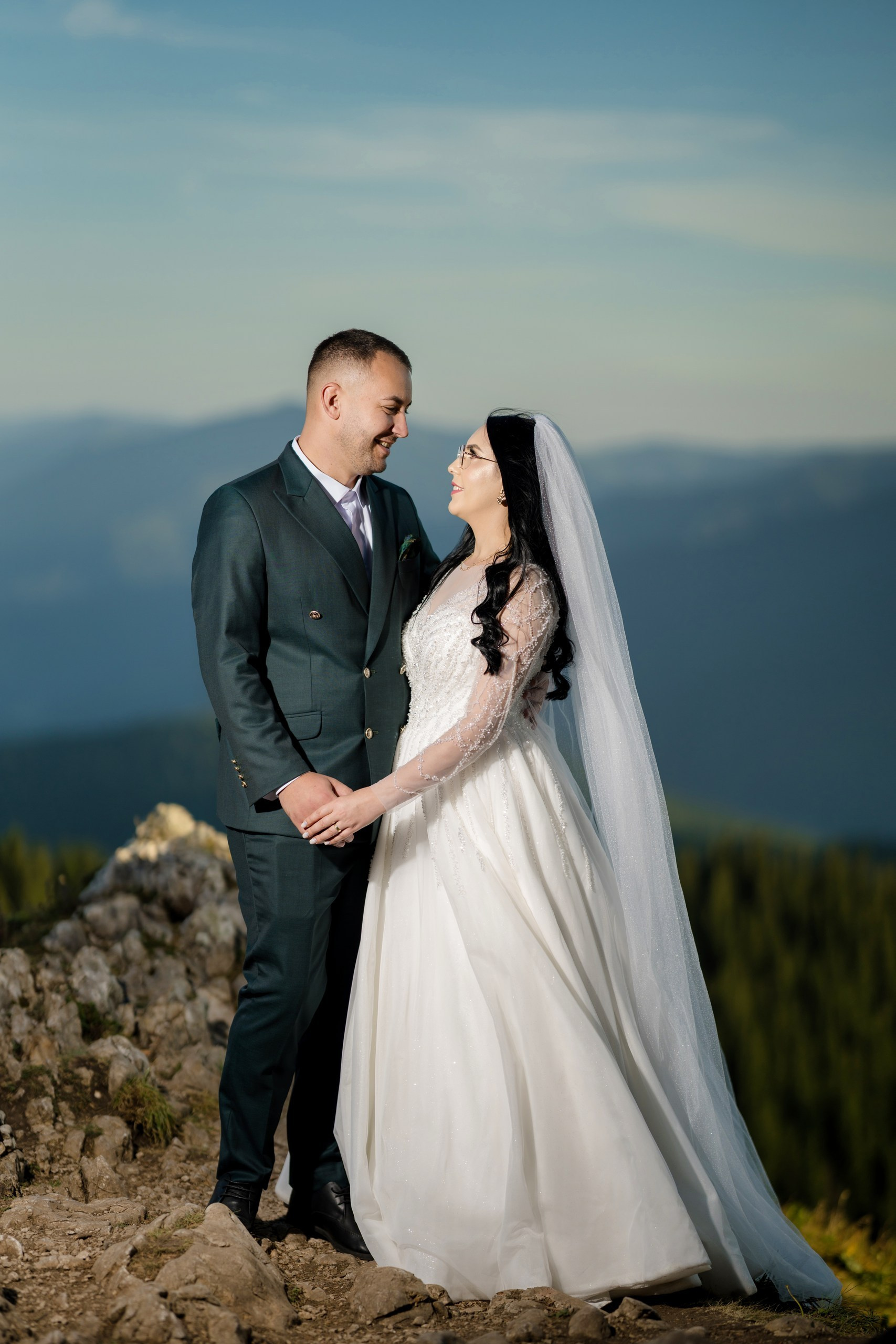 - nunta--fotograf-profesionist-botosani - fotografie-nunta-romantica - imagini-nunta-in-natura-alin-chirila-fotograf - fotografii-cuplu-indragostit-nunta-botosani - sedinta-foto-miri-andrei-iustina-alinofotostudio - amintiri-din-nunta-realizate-de-fotograf-profesionist - povestea-nuntii-andrei-si-iustina-in-imagini-alinofotostudio-fotograf evenimente- evenimente Botoșani -fotograf Suceava - fotograf Iași- servicii foto. servicii foto Botoșani. servicii foto video Botoșani. fotograf nunta. fotograf evenimente. fotograf nunta Botoșani. Alin chirila. Alin chirila fotograf. Alinofotostudio.- servicii foto. servicii foto Botoșani. servicii foto video Botoșani. fotograf nunta. fotograf evenimente. fotograf nunta Botoșani. Alin chirila. Alin chirila fotograf. Alinofotostudio.fotograf stare civilă,poze stare civilă,album foto stare civilă,servicii foto suceava,fotograf evenimente suceava,fotograf nuntă suceava,poze cununie civilă,ședință foto stare civilă,sesiune foto suceava,fotograf profesionist suceava,fotograf botosani,stare civila botosani,alinofotostudio,alin chirila fotograf.servicii foto. servicii foto Botoșani. servicii foto video Botoșani. fotograf nunta. fotograf evenimente. fotograf nunta Botoșani. Alin chirila. Alin chirila fotograf. Alinofotostudio.fotograf stare civilă,poze stare civilă,album foto stare civilă,servicii foto suceava,fotograf evenimente suceava,fotograf nuntă suceava,poze cununie civilă,ședință foto stare civilă,sesiune foto suceava,fotograf profesionist suceava,fotograf botosani,stare civila povestitor prin fotografiebotosani,alinofotostudio,alin chirila fotograf,servicii foto. servicii foto Botoșani. servicii foto video Botoșani. fotograf nunta. fotograf evenimente. fotograf nunta Botoșani. Alin chirila. Alin chirila fotograf. Alinofotostudio.fotograf stare civilă,poze stare civilă,album foto stare civilă,servicii foto suceava,fotograf evenimente suceava,fotograf nuntă suceava,poze cununie civilă,ședință foto stare civilă,sesiune foto suceava,fotograf profesionist suceava,fotograf botosani,stare civila botosani,alinofotostudio,alin chirila fotograf,cununie religioasă botoșani,andreea și neculai,capela militară botoșani,foto conacul zăicești,fotograf nuntă botoșani,fotograf cununie religioasă,foto evenimente botoșani,poze cununie capela militară,ședință foto zăicești,fotograf profesionist botoșaniMire și mireasă – Sergiu & Liliana – ziua nunții, 2024 - Emoții în ziua nunții – Sergiu și Liliana - Dansul mirilor – fotografie artistică nuntă 2024 - Sedinta foto romantică în natură – Sergiu & Liliana - Rochia de mireasă și detalii de nuntă elegan-Album de cununie civilă Florin și Anda – Fotografii profesionale realizate de Alin Chirilă în Botoșani -fotograf prin fotografie-Ședință foto Trash the Dress pe muntele Rarău cu Iulian și Iuliana – fotografie de cuplu, natură montană, emoție autentică surprinsă de Alin Chirilă, povestitor prin fotografie.- "Iulian și Iuliana pe crestele Rarăului – fotografie Trash the Dress în natură" - "Cuplu îmbrățișat la apus pe muntele Rarău – ședință foto după nuntă" - "Rochie de mireasă în vânt pe munte – Trash the Dress Rarău-1. Iulian și Iuliana pe muntele Rarău – ședință foto Trash the Dress în natură, cu peisaj montan spectaculos 2. Cuplu în îmbrățișare pe Rarău – emoție autentică surprinsă după nuntă 3. Rochie de mireasă în bătaia vântului – fotografie artistică Trash the Dress în munți 4. Mire și mireasă privind spre orizont – dragoste și libertate pe muntele Rarău 5. Iuliana zâmbind în rochia de mireasă – portret în natură, Trash the Dress 6. Iulian ținându-și mireasa de mână – ședință foto romantică pe munte 7. Detaliu cu rochia pe stâncă – estetică naturală Trash the Dress Rarău 8. Cuplu în mers pe poteca Rarăului – fotografie simbolică de după nuntă 9. Apus de soare pe Rarău în spatele mirilor – imagine de poveste Trash the Dress 10. Iulian și Iuliana râzând împreună – momente autentice surprinse de Alin Chirilă, povestitor prin fotografie