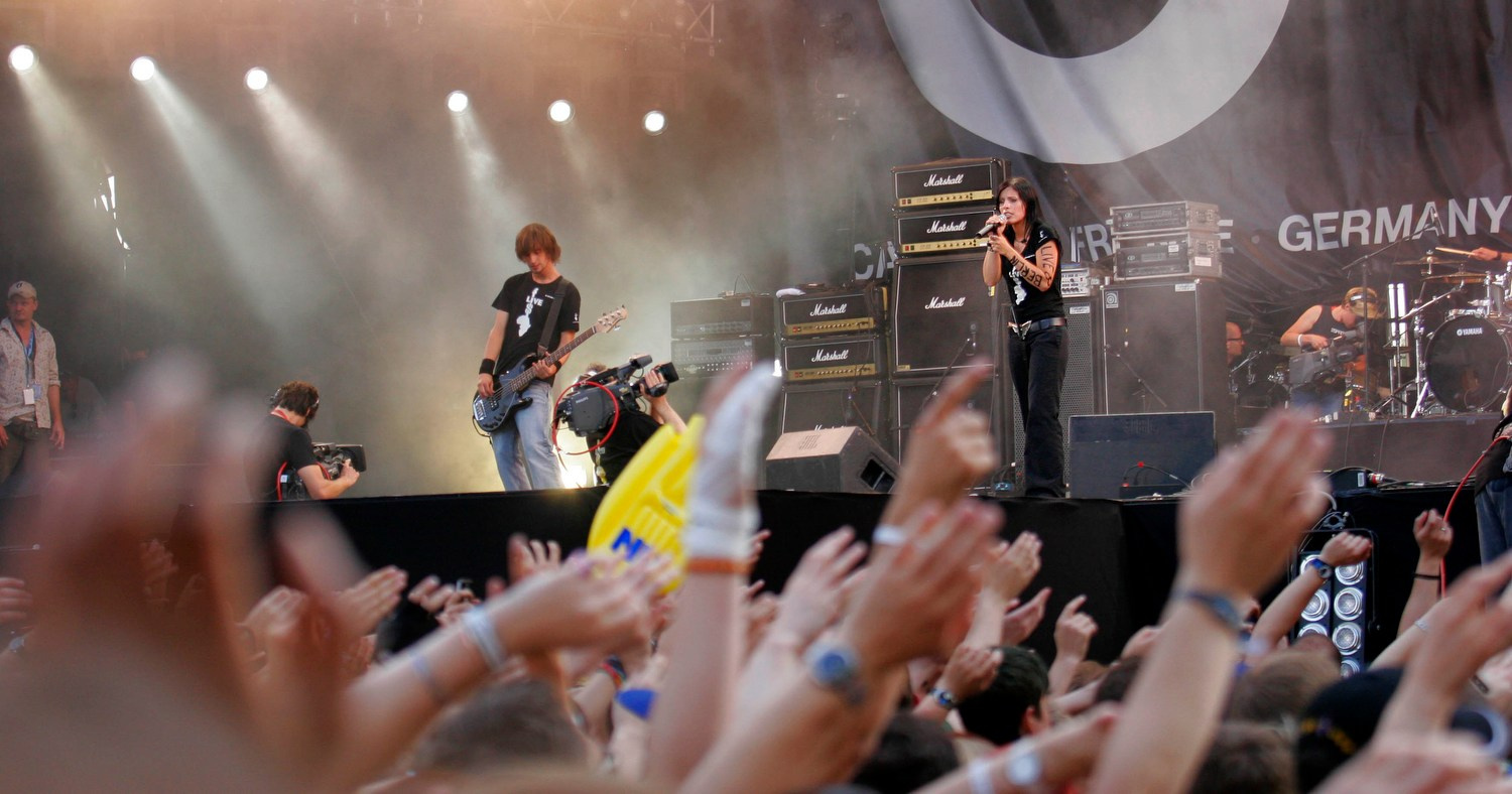 German pop-rock band Silbermond receives a thunderous welcome from the hometown crowd.