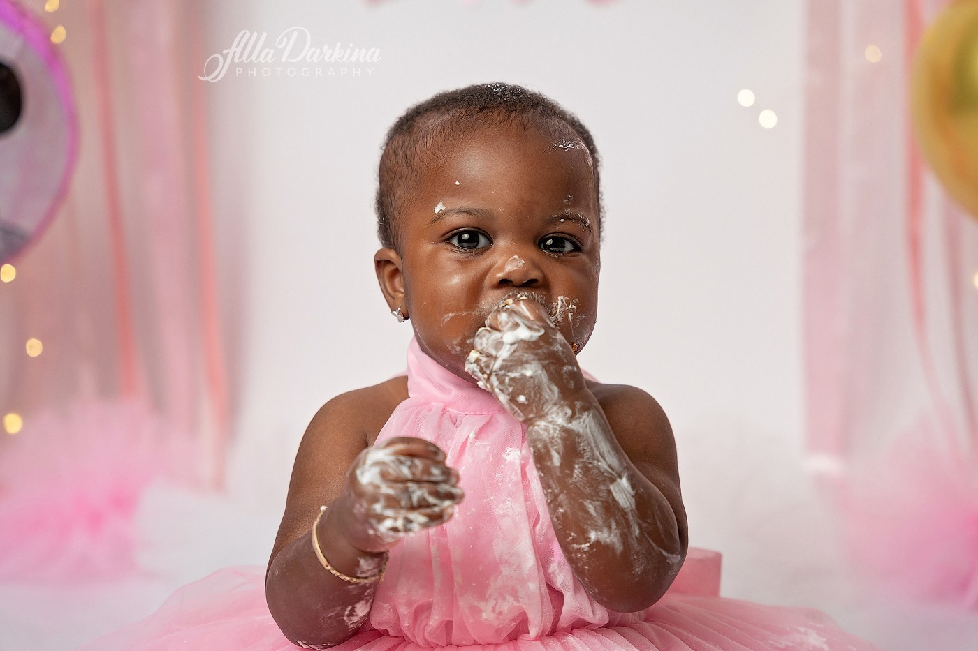 Cake smash session price guide. Newborn and family photographer. Hills District. Sydney