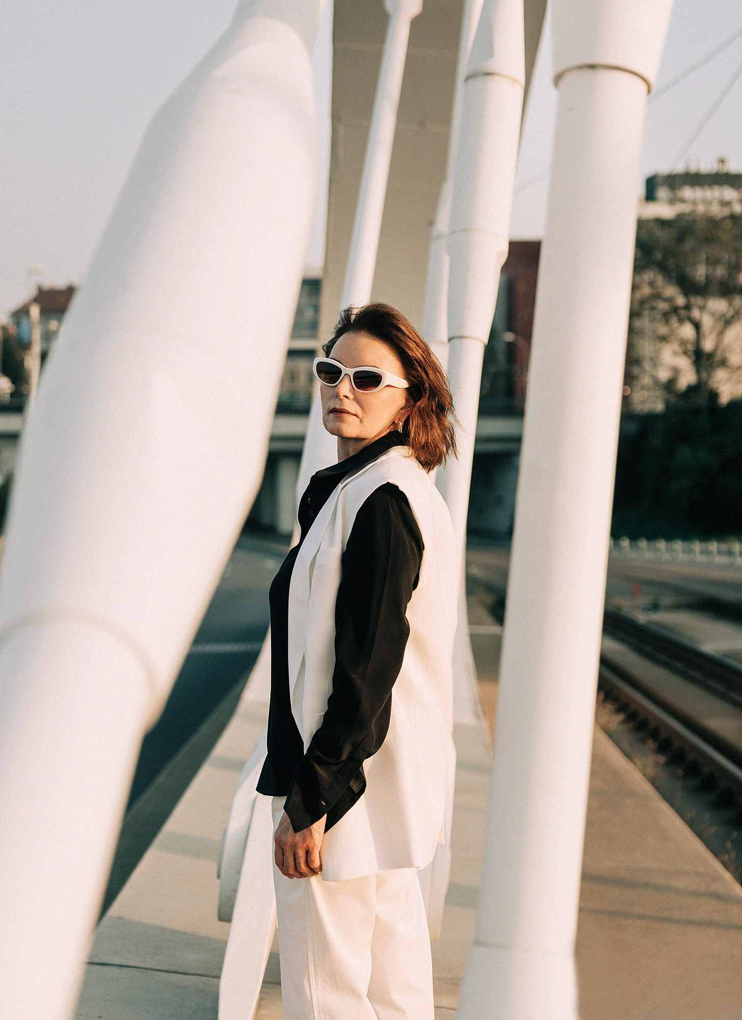 Elena in Troja bridge. Rodinný a svatební fotograf v Praze
