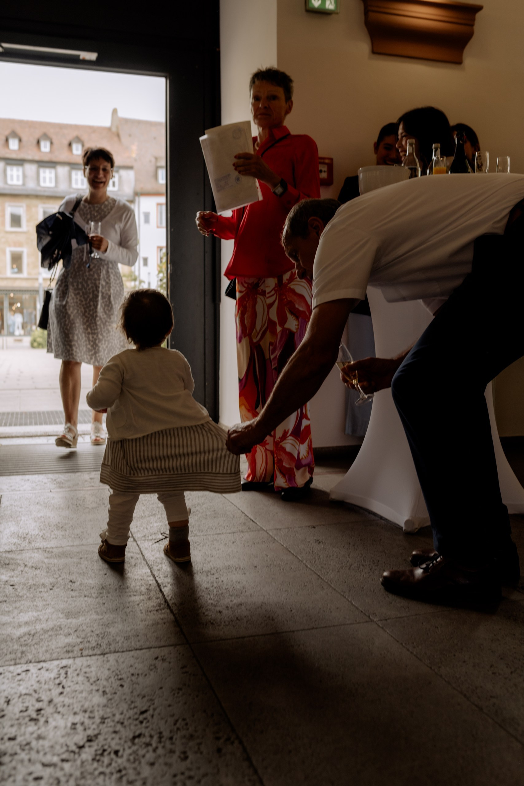 Chom & Kevin | Romantische Hochzeitsbilder in Würzburg – Hochzeitsfotografin Anna Saribekyan. Anna Saribekyan – Beste Hochzeitsfotografin in Würzburg, Top 10 in Deutschland