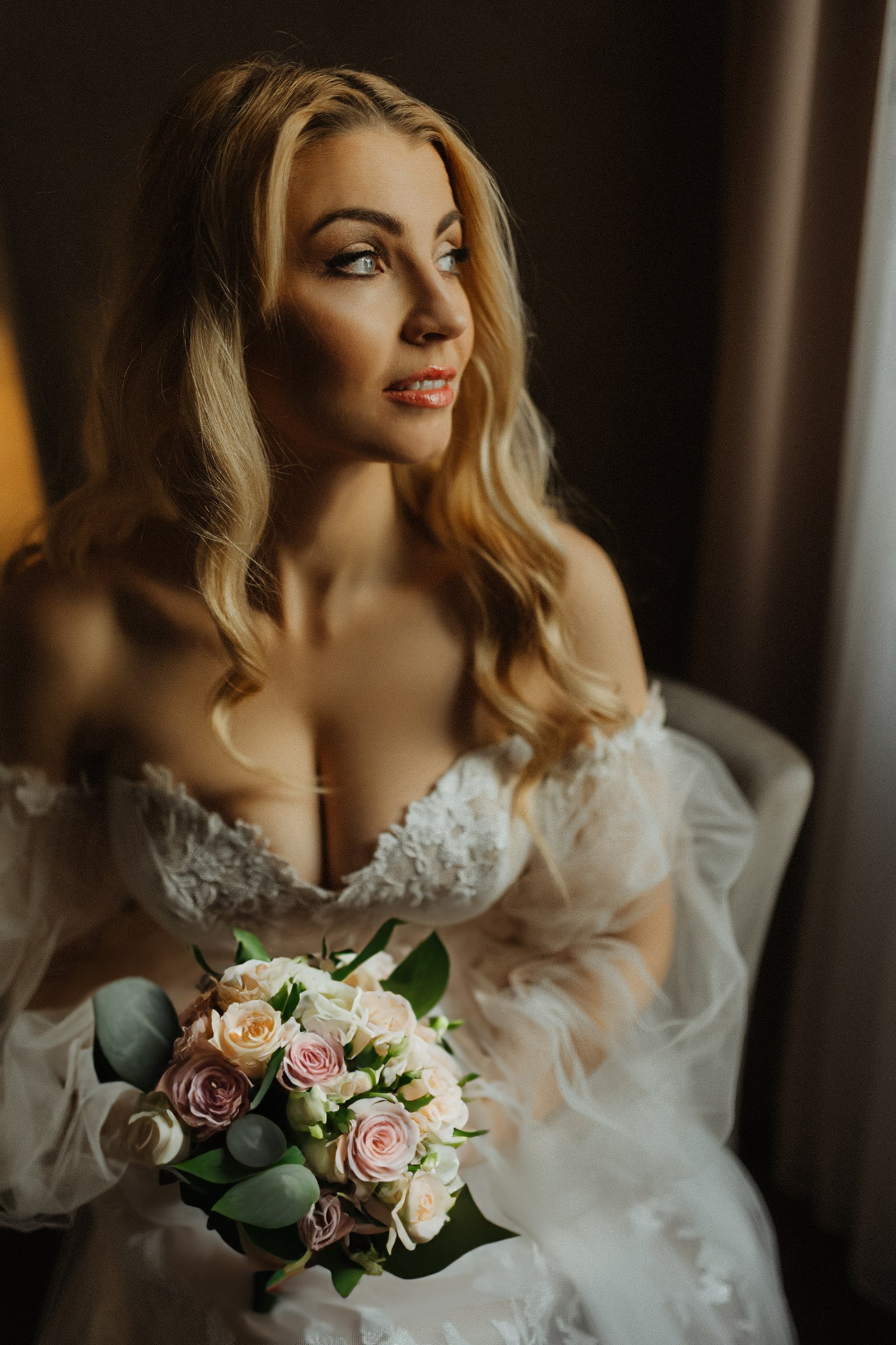 Braut Porträt beim getting Ready