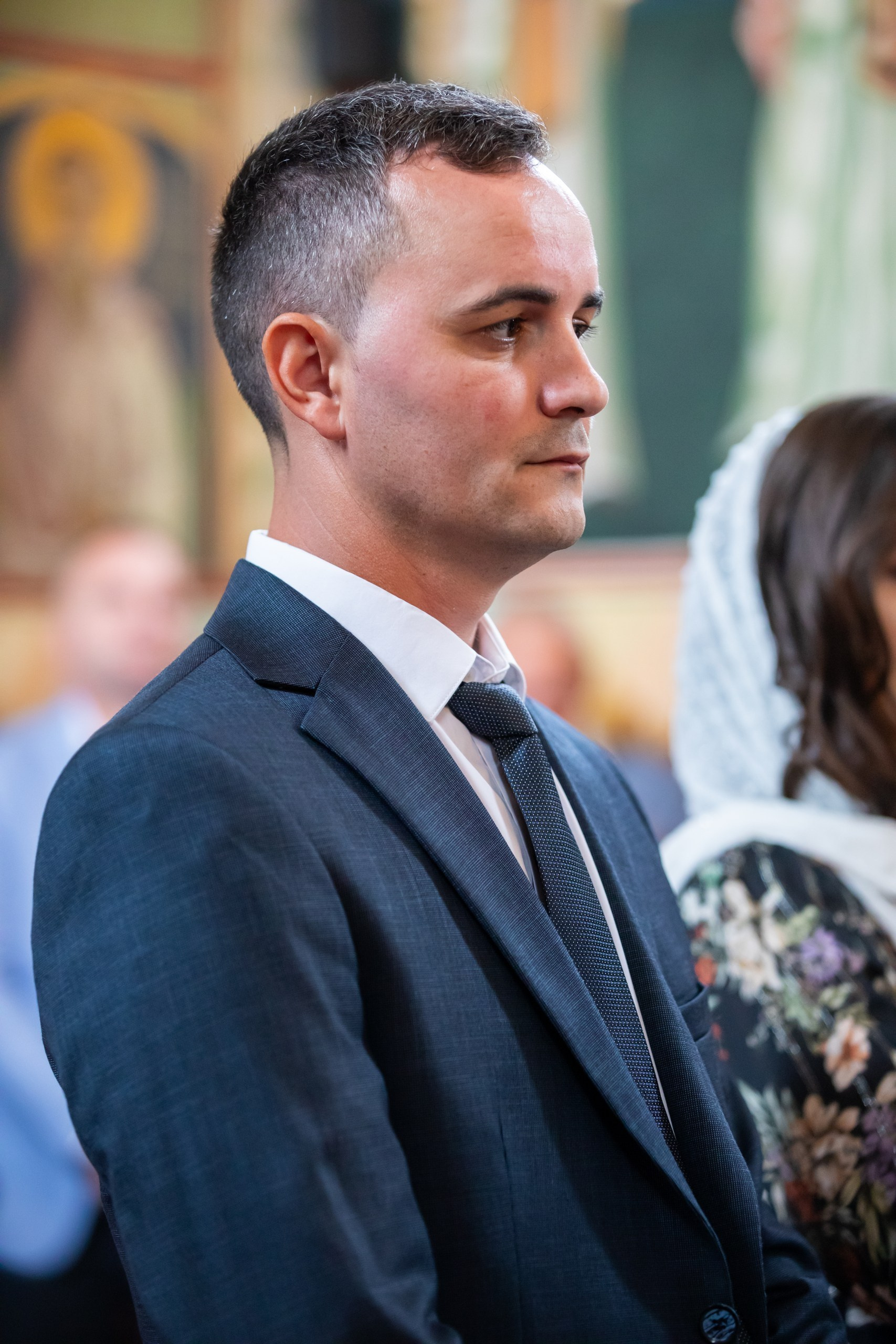 fotograf botez , fotografie botez Botoșani, fotograf Alin Chirilă, amintiri botez, fotografii botez, botez Miruna Parascheva, fotograf copii, fotografie botez în Botoșani-alt="botez , fotografie botez Alin Chirilă, amintiri botez, fotografii emoționante botez Botoșani"-- fotografii-botez-bebelus- amintiri-botez-micuț- moment-sfânt-crestinare- fotografie-emotionanta-botez- detalii-botez-bebelusi- parinti-fericiti-la-botez- fotograf-botez-profesionist- botez-in-biserica-ortodoxa- micuț-botezat-cu-emoție- zâmbete-și-lacrimi-la-botez- bebeluș-la-cristelniță- decor-botez-colorat- botez-cu-dragoste-și-credință- emotie-pura-la-botez- fotograf-botez-botosani- botez-iasi-suceava-fotograf- amintiri-nepretuite-botez-- Preotul ținându-l pe micuțul Mathias Gabriel la botez, în biserica Înălțarea Domnului, Copălău - Detalii de la botezul lui Mathias – lumânare, trusou și icoană - Familia lui Mathias Gabriel alături de micuț, în ziua botezului - Portret emoționant cu mama și bebelușul în brațe, în biserică,fotograf profesionist evenimente Botoșani, Iași, Suceava, Fălticeni, Bacău, Pașcani, Roman - AlinoFotoStudio by Alin Chirilă - servicii foto nuntă, botez, cununie, ședințe foto creative, albume personalizate, fotografii emoționante și calitative pentru cele mai importante momente din viață,fotograf nuntă Botoșani Alin Chirilă, ședință foto botez Iași - AlinoFotoStudio, servicii fotograf profesionist evenimente Suceava, fotograf cununie civilă Fălticeni - Alin Chirilă, album foto nuntă personalizat Bacău.“Bebeluș botezat în biserică, ținut în brațe de nași” • “Detaliu cu lumânarea de botez decorată cu flori albe” • “Părinți emoționați alături de copilul lor la ceremonia de botez” • “Masa festivă de botez cu decor tematic și tort personalizat” • “Momentul în care preotul toarnă apă sfințită pe fruntea bebelușului” “Bebeluș în rochie albă de botez, zâmbind în brațele mamei” • “Detaliu cu cruciulița de botez așezată pe o pernă de satin” • “Părinți și nași aprinzând lumânările în timpul ceremoniei de botez” • “Tort de botez decorat cu figurine tematice și numele copilului” • “Copil botezat dormind liniștit în pătuțul decorat festiv” • “Momentul în care preotul binecuvântează copilul în fața altarului” • “Invitați adunându-se în jurul mesei festive la petrecerea de botez” • “Bebeluș ținând în mână o jucărie personalizată primită la botez” • “Familie fericită pozând împreună după ceremonia de botez” • “Decor tematic cu baloane și flori la locația petrecerii de botez” fotograf Botoșani fotograf evenimente fotograf botez Alin Chirila fotograf alinofotostudio.fotograf botez Amelis Maria, fotografie botez Botoșani, fotograf Alin Chirilă, amintiri botez, fotografii botez, botez Amelis Maria, fotograf copii, fotografie botez în Botoșani,