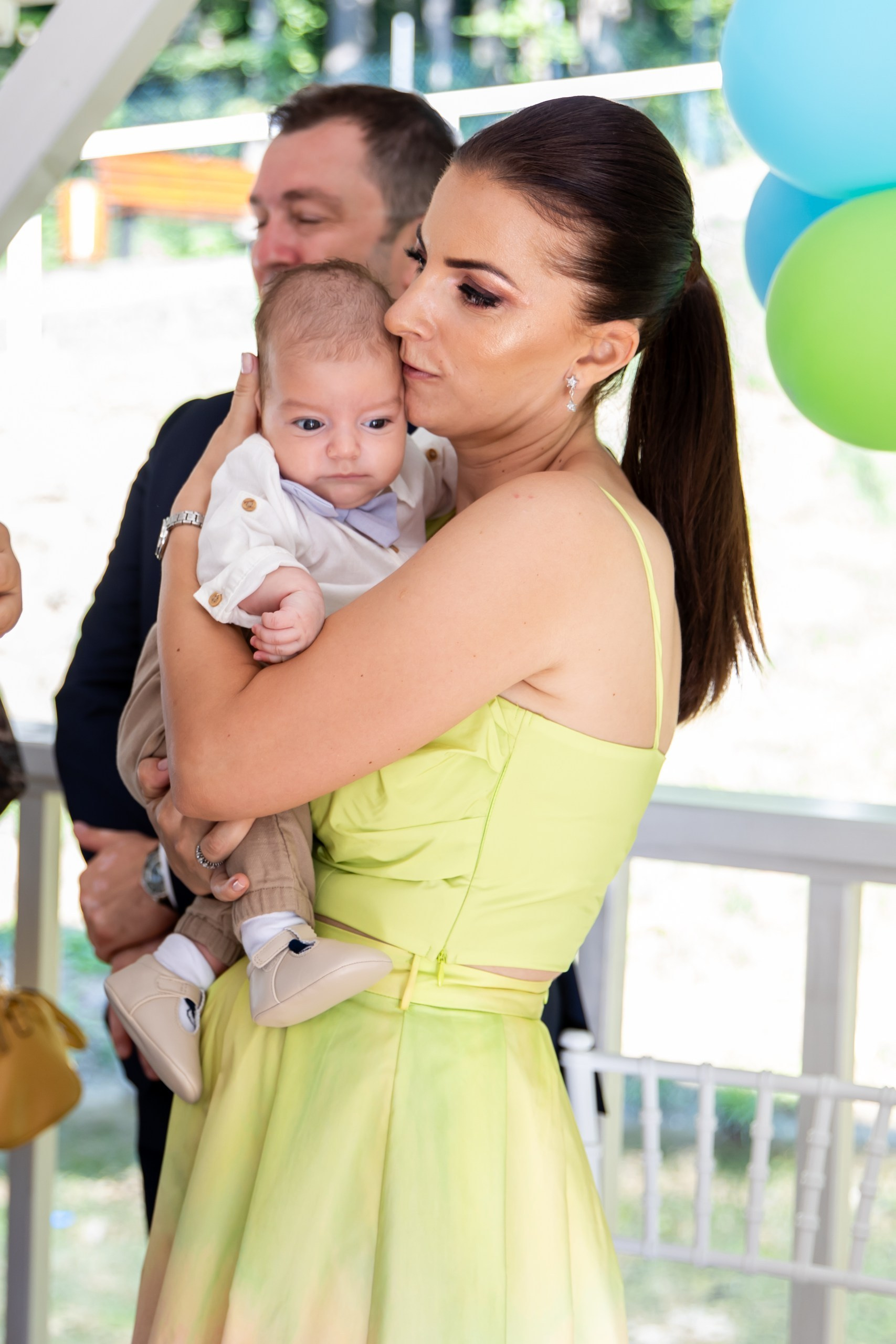 fotograf botez , fotografie botez Botoșani, fotograf Alin Chirilă, amintiri botez, fotografii botez, botez Miruna Parascheva, fotograf copii, fotografie botez în Botoșani-alt="botez , fotografie botez Alin Chirilă, amintiri botez, fotografii emoționante botez Botoșani"-- fotografii-botez-bebelus- amintiri-botez-micuț- moment-sfânt-crestinare- fotografie-emotionanta-botez- detalii-botez-bebelusi- parinti-fericiti-la-botez- fotograf-botez-profesionist- botez-in-biserica-ortodoxa- micuț-botezat-cu-emoție- zâmbete-și-lacrimi-la-botez- bebeluș-la-cristelniță- decor-botez-colorat- botez-cu-dragoste-și-credință- emotie-pura-la-botez- fotograf-botez-botosani- botez-iasi-suceava-fotograf- amintiri-nepretuite-botez-- Preotul ținându-l pe micuțul Mathias Gabriel la botez, în biserica Înălțarea Domnului, Copălău - Detalii de la botezul lui Mathias – lumânare, trusou și icoană - Familia lui Mathias Gabriel alături de micuț, în ziua botezului - Portret emoționant cu mama și bebelușul în brațe, în biserică,fotograf profesionist evenimente Botoșani, Iași, Suceava, Fălticeni, Bacău, Pașcani, Roman - AlinoFotoStudio by Alin Chirilă - servicii foto nuntă, botez, cununie, ședințe foto creative, albume personalizate, fotografii emoționante și calitative pentru cele mai importante momente din viață,fotograf nuntă Botoșani Alin Chirilă, ședință foto botez Iași - AlinoFotoStudio, servicii fotograf profesionist evenimente Suceava, fotograf cununie civilă Fălticeni - Alin Chirilă, album foto nuntă personalizat Bacău.“Bebeluș botezat în biserică, ținut în brațe de nași” • “Detaliu cu lumânarea de botez decorată cu flori albe” • “Părinți emoționați alături de copilul lor la ceremonia de botez” • “Masa festivă de botez cu decor tematic și tort personalizat” • “Momentul în care preotul toarnă apă sfințită pe fruntea bebelușului” “Bebeluș în rochie albă de botez, zâmbind în brațele mamei” • “Detaliu cu cruciulița de botez așezată pe o pernă de satin” • “Părinți și nași aprinzând lumânările în timpul ceremoniei de botez” • “Tort de botez decorat cu figurine tematice și numele copilului” • “Copil botezat dormind liniștit în pătuțul decorat festiv” • “Momentul în care preotul binecuvântează copilul în fața altarului” • “Invitați adunându-se în jurul mesei festive la petrecerea de botez” • “Bebeluș ținând în mână o jucărie personalizată primită la botez” • “Familie fericită pozând împreună după ceremonia de botez” • “Decor tematic cu baloane și flori la locația petrecerii de botez” fotograf Botoșani fotograf evenimente fotograf botez Alin Chirila fotograf alinofotostudio.fotograf botez Amelis Maria, fotografie botez Botoșani, fotograf Alin Chirilă, amintiri botez, fotografii botez, botez Amelis Maria, fotograf copii, fotografie botez în Botoșani,