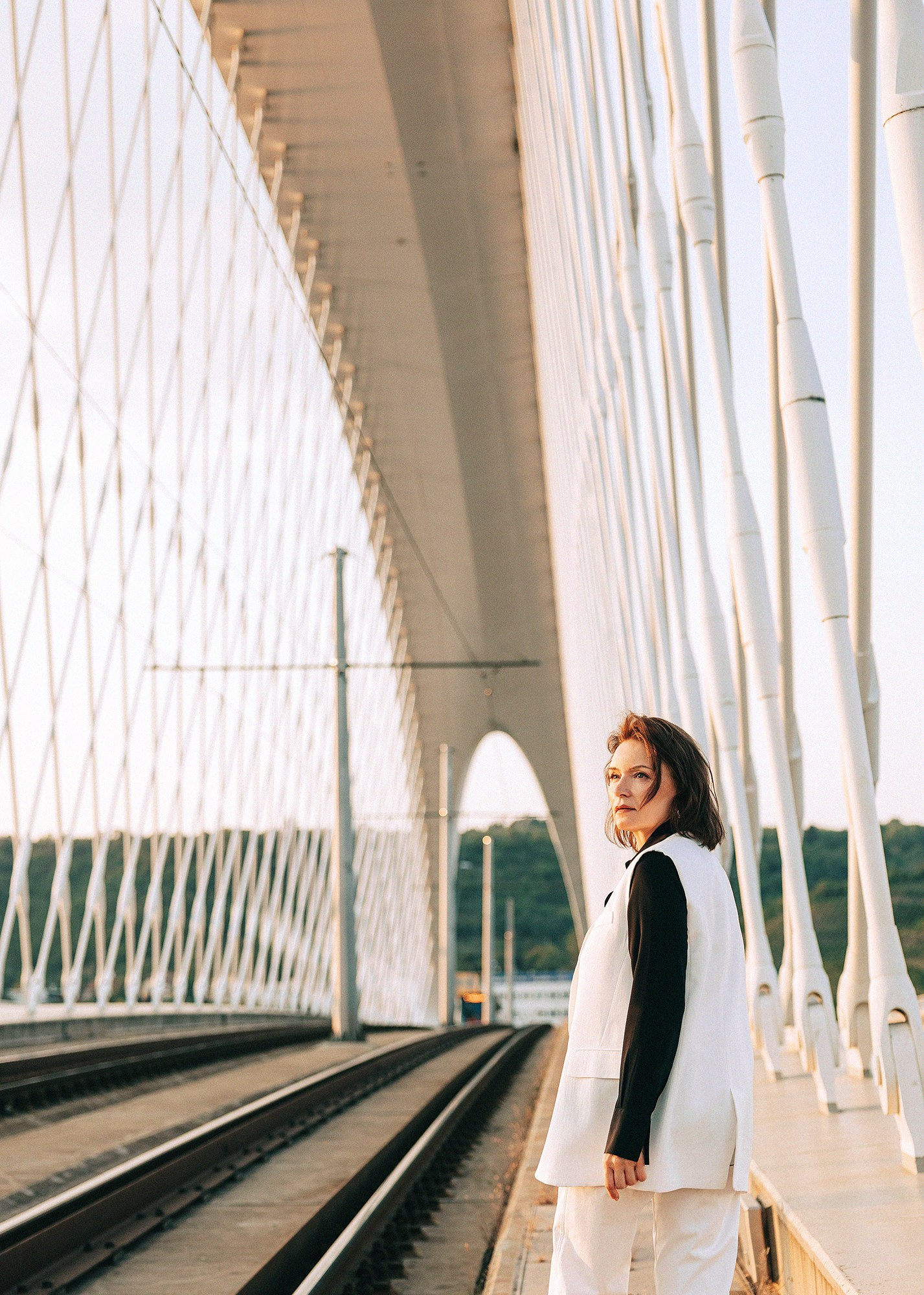 Elena in Troja bridge. Rodinný a svatební fotograf v Praze