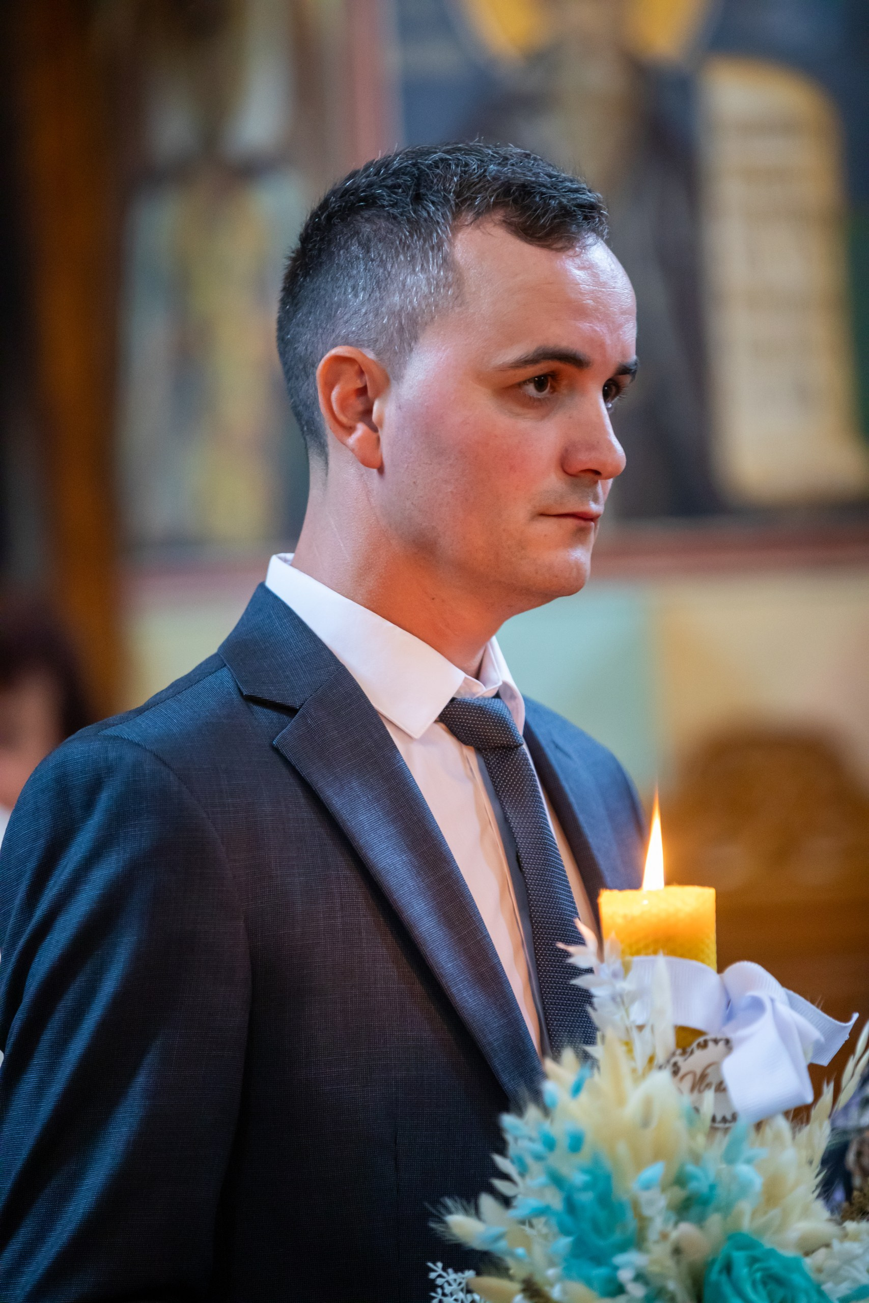 fotograf botez , fotografie botez Botoșani, fotograf Alin Chirilă, amintiri botez, fotografii botez, botez Miruna Parascheva, fotograf copii, fotografie botez în Botoșani-alt="botez , fotografie botez Alin Chirilă, amintiri botez, fotografii emoționante botez Botoșani"-- fotografii-botez-bebelus- amintiri-botez-micuț- moment-sfânt-crestinare- fotografie-emotionanta-botez- detalii-botez-bebelusi- parinti-fericiti-la-botez- fotograf-botez-profesionist- botez-in-biserica-ortodoxa- micuț-botezat-cu-emoție- zâmbete-și-lacrimi-la-botez- bebeluș-la-cristelniță- decor-botez-colorat- botez-cu-dragoste-și-credință- emotie-pura-la-botez- fotograf-botez-botosani- botez-iasi-suceava-fotograf- amintiri-nepretuite-botez-- Preotul ținându-l pe micuțul Mathias Gabriel la botez, în biserica Înălțarea Domnului, Copălău - Detalii de la botezul lui Mathias – lumânare, trusou și icoană - Familia lui Mathias Gabriel alături de micuț, în ziua botezului - Portret emoționant cu mama și bebelușul în brațe, în biserică,fotograf profesionist evenimente Botoșani, Iași, Suceava, Fălticeni, Bacău, Pașcani, Roman - AlinoFotoStudio by Alin Chirilă - servicii foto nuntă, botez, cununie, ședințe foto creative, albume personalizate, fotografii emoționante și calitative pentru cele mai importante momente din viață,fotograf nuntă Botoșani Alin Chirilă, ședință foto botez Iași - AlinoFotoStudio, servicii fotograf profesionist evenimente Suceava, fotograf cununie civilă Fălticeni - Alin Chirilă, album foto nuntă personalizat Bacău.“Bebeluș botezat în biserică, ținut în brațe de nași” • “Detaliu cu lumânarea de botez decorată cu flori albe” • “Părinți emoționați alături de copilul lor la ceremonia de botez” • “Masa festivă de botez cu decor tematic și tort personalizat” • “Momentul în care preotul toarnă apă sfințită pe fruntea bebelușului” “Bebeluș în rochie albă de botez, zâmbind în brațele mamei” • “Detaliu cu cruciulița de botez așezată pe o pernă de satin” • “Părinți și nași aprinzând lumânările în timpul ceremoniei de botez” • “Tort de botez decorat cu figurine tematice și numele copilului” • “Copil botezat dormind liniștit în pătuțul decorat festiv” • “Momentul în care preotul binecuvântează copilul în fața altarului” • “Invitați adunându-se în jurul mesei festive la petrecerea de botez” • “Bebeluș ținând în mână o jucărie personalizată primită la botez” • “Familie fericită pozând împreună după ceremonia de botez” • “Decor tematic cu baloane și flori la locația petrecerii de botez” fotograf Botoșani fotograf evenimente fotograf botez Alin Chirila fotograf alinofotostudio.fotograf botez Amelis Maria, fotografie botez Botoșani, fotograf Alin Chirilă, amintiri botez, fotografii botez, botez Amelis Maria, fotograf copii, fotografie botez în Botoșani,