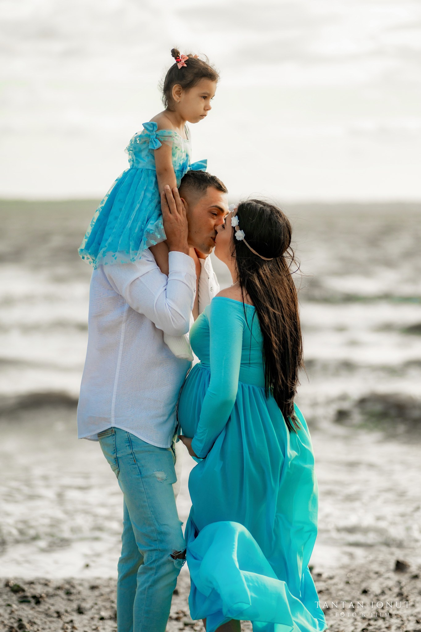 Sedinta foto maternitate — emotie si feminitate inainte de nastere. TANTAN IONUT FOTO & FILM