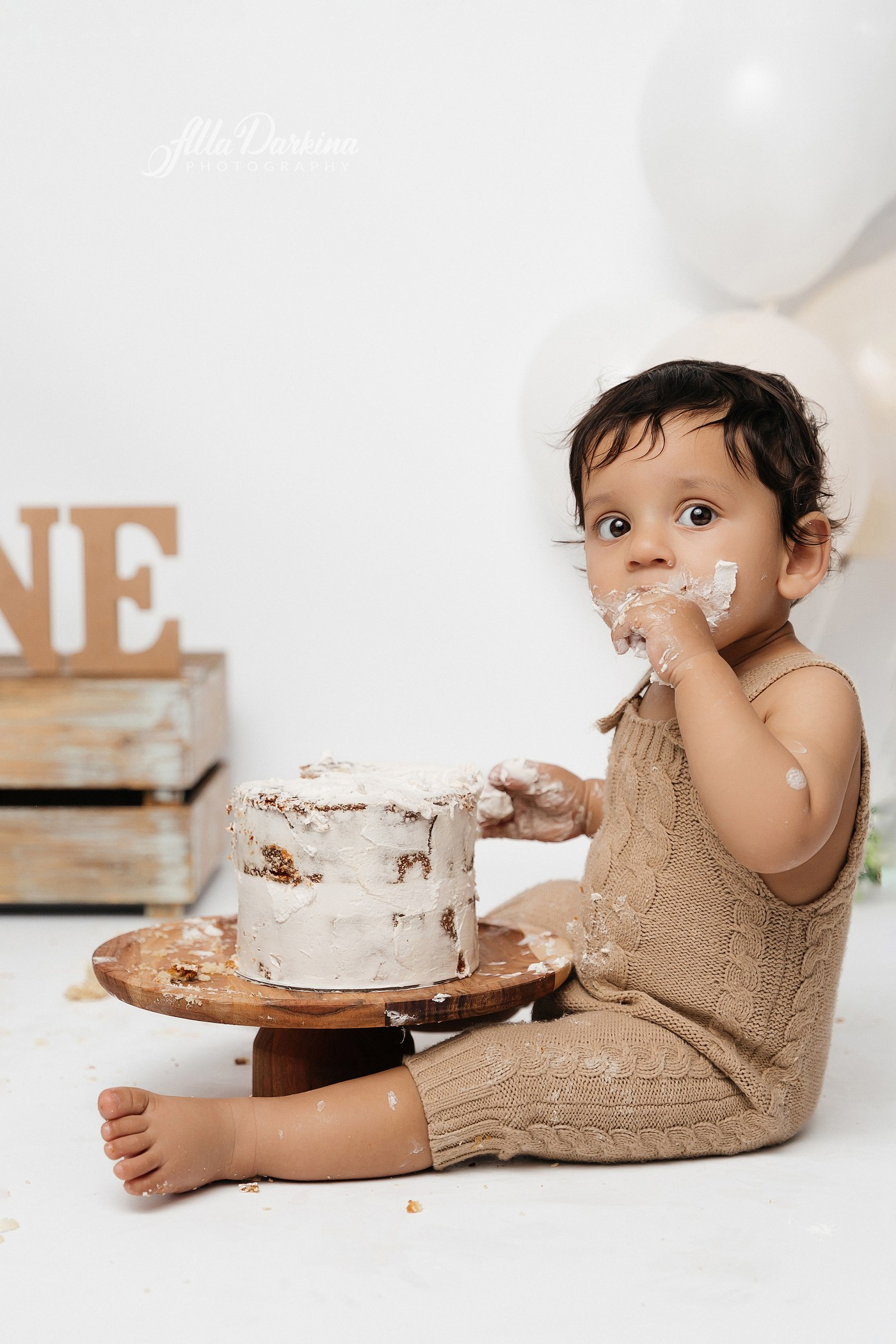 Cake smash session price guide. Newborn and family photographer. Hills District. Sydney