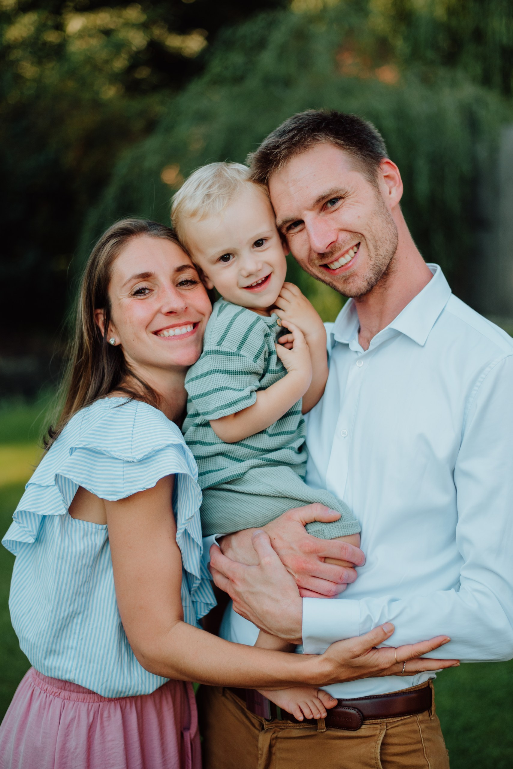 Lifestyle, wedding and family photographer