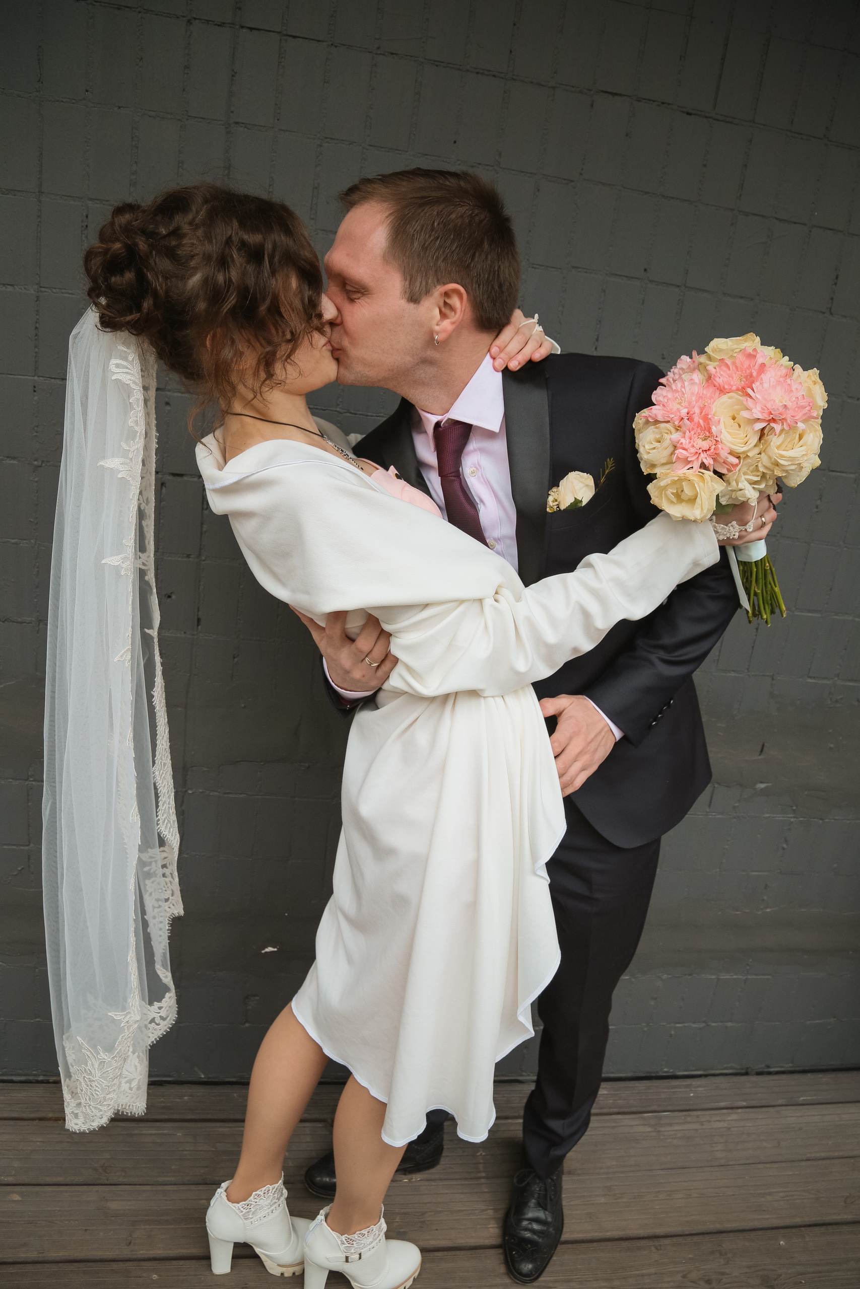 Wedding photos of bride, Wedding photos of groom. Wedding and family photographer in Cork, Ireland. Tigran