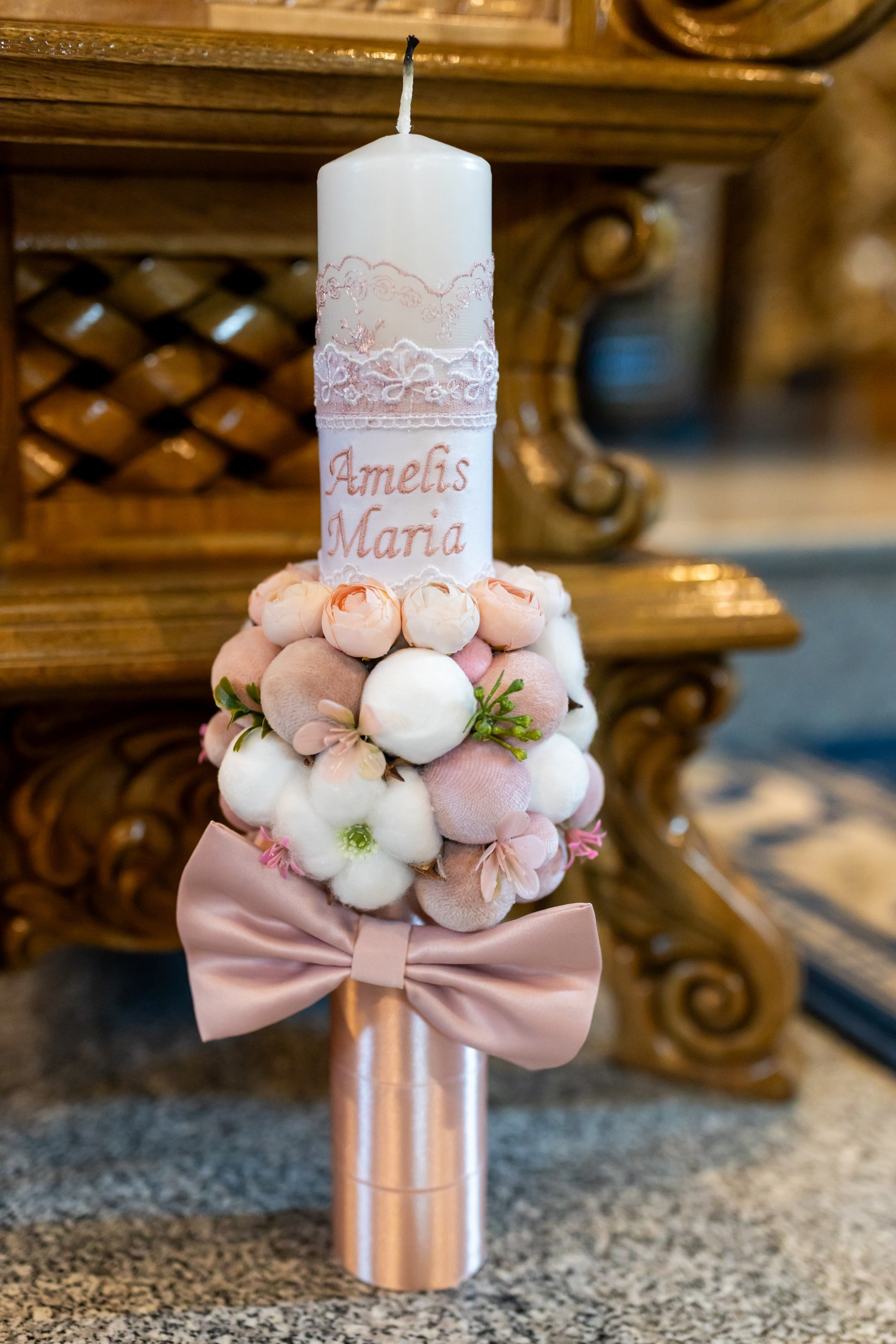 “Bebeluș botezat în biserică, ținut în brațe de nași” • “Detaliu cu lumânarea de botez decorată cu flori albe” • “Părinți emoționați alături de copilul lor la ceremonia de botez” • “Masa festivă de botez cu decor tematic și tort personalizat” • “Momentul în care preotul toarnă apă sfințită pe fruntea bebelușului” “Bebeluș în rochie albă de botez, zâmbind în brațele mamei” • “Detaliu cu cruciulița de botez așezată pe o pernă de satin” • “Părinți și nași aprinzând lumânările în timpul ceremoniei de botez” • “Tort de botez decorat cu figurine tematice și numele copilului” • “Copil botezat dormind liniștit în pătuțul decorat festiv” • “Momentul în care preotul binecuvântează copilul în fața altarului” • “Invitați adunându-se în jurul mesei festive la petrecerea de botez” • “Bebeluș ținând în mână o jucărie personalizată primită la botez” • “Familie fericită pozând împreună după ceremonia de botez” • “Decor tematic cu baloane și flori la locația petrecerii de botez” fotograf Botoșani fotograf evenimente fotograf botez Alin Chirila fotograf alinofotostudio,- Preotul ținându-l pe micuțul Mathias Gabriel la botez, în biserica Înălțarea Domnului, Copălău - Detalii de la botezul lui Mathias – lumânare, trusou și icoană - Familia lui Mathias Gabriel alături de micuț, în ziua botezului - Portret emoționant cu mama și bebelușul în brațe, în biserică,fotograf profesionist evenimente Botoșani, Iași, Suceava, Fălticeni, Bacău, Pașcani, Roman - AlinoFotoStudio by Alin Chirilă - servicii foto nuntă, botez, cununie, ședințe foto creative, albume personalizate, fotografii emoționante și calitative pentru cele mai importante momente din viață,fotograf nuntă Botoșani Alin Chirilă, ședință foto botez Iași - AlinoFotoStudio, servicii fotograf profesionist evenimente Suceava, fotograf cununie civilă Fălticeni - Alin Chirilă, album foto nuntă personalizat Bacău.“Bebeluș botezat în biserică, ținut în brațe de nași” • “Detaliu cu lumânarea de botez decorată cu flori albe” • “Părinți emoționați alături de copilul lor la ceremonia de botez” • “Masa festivă de botez cu decor tematic și tort personalizat” • “Momentul în care preotul toarnă apă sfințită pe fruntea bebelușului” “Bebeluș în rochie albă de botez, zâmbind în brațele mamei” • “Detaliu cu cruciulița de botez așezată pe o pernă de satin” • “Părinți și nași aprinzând lumânările în timpul ceremoniei de botez” • “Tort de botez decorat cu figurine tematice și numele copilului” • “Copil botezat dormind liniștit în pătuțul decorat festiv” • “Momentul în care preotul binecuvântează copilul în fața altarului” • “Invitați adunându-se în jurul mesei festive la petrecerea de botez” • “Bebeluș ținând în mână o jucărie personalizată primită la botez” • “Familie fericită pozând împreună după ceremonia de botez” • “Decor tematic cu baloane și flori la locația petrecerii de botez” fotograf Botoșani fotograf evenimente fotograf botez Alin Chirila fotograf alinofotostudio.fotograf botez Amelis Maria, fotografie botez Botoșani, fotograf Alin Chirilă, amintiri botez, fotografii botez, botez Amelis Maria, fotograf copii, fotografie botez în Botoșani,