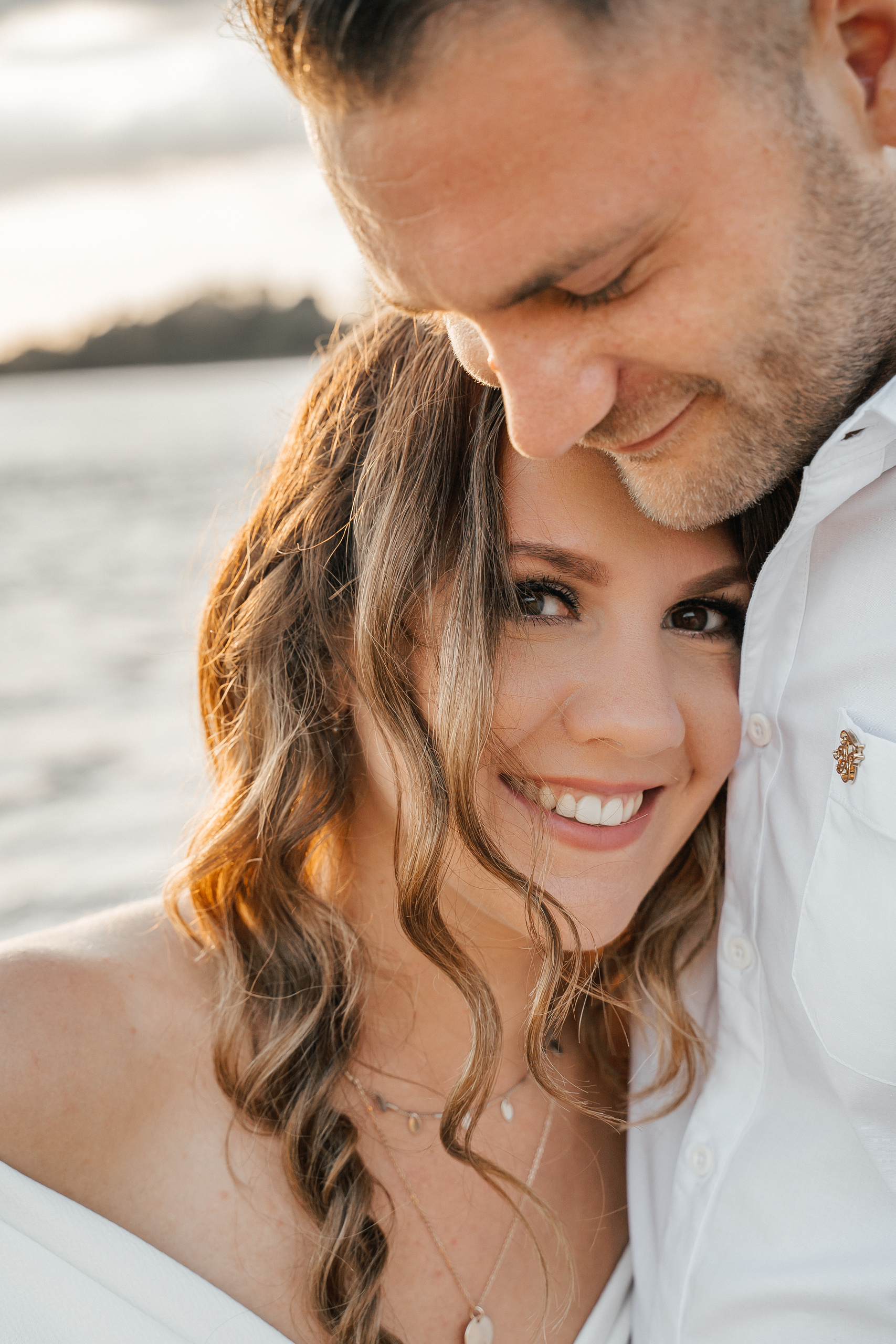 Heiße Love Story am Rheinufer. Hochzeitsfotograf für Moers, Niederrhein, Düsseldorf, NRW und Deutschland