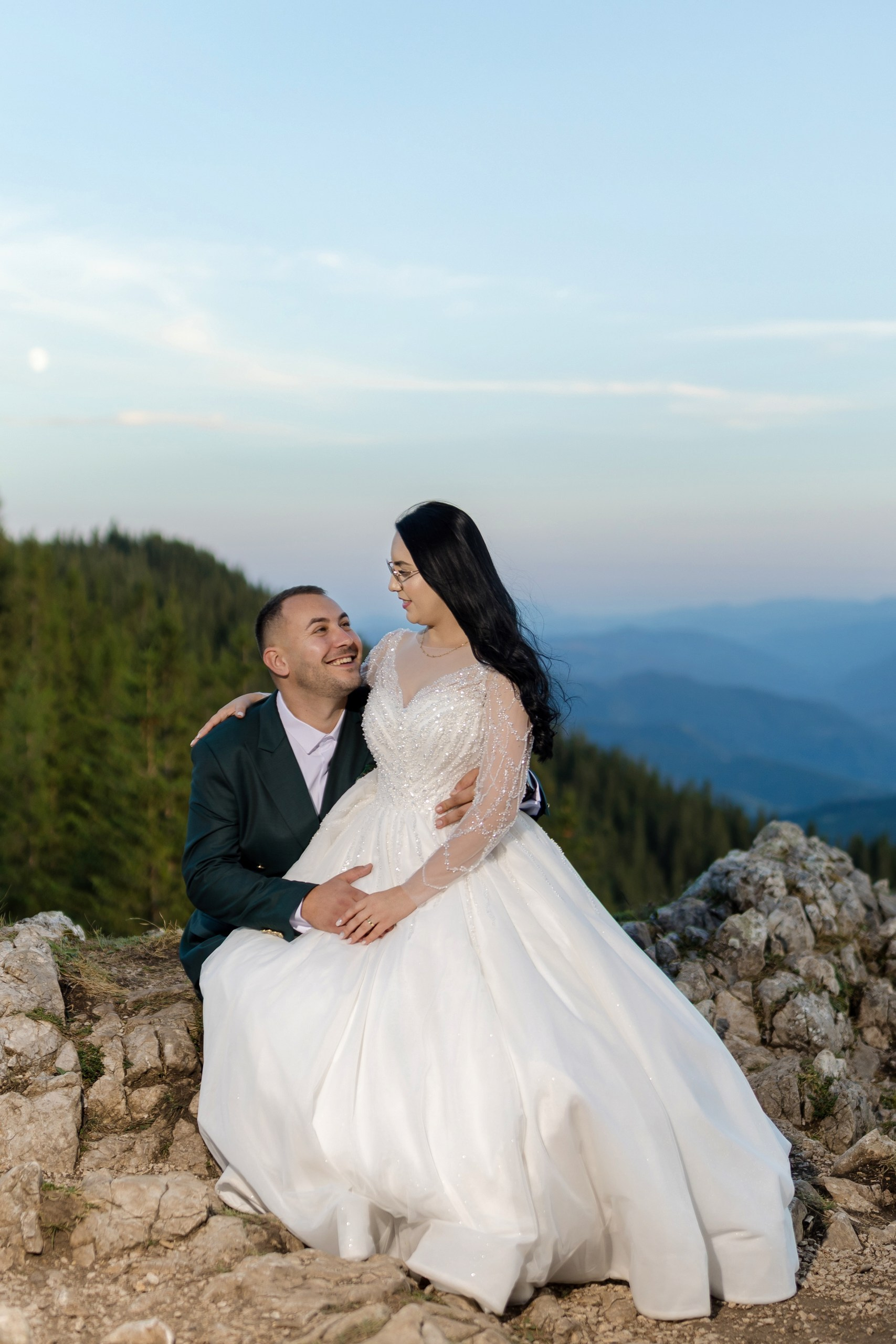 - nunta--fotograf-profesionist-botosani - fotografie-nunta-romantica - imagini-nunta-in-natura-alin-chirila-fotograf - fotografii-cuplu-indragostit-nunta-botosani - sedinta-foto-miri-andrei-iustina-alinofotostudio - amintiri-din-nunta-realizate-de-fotograf-profesionist - povestea-nuntii-andrei-si-iustina-in-imagini-alinofotostudio-fotograf evenimente- evenimente Botoșani -fotograf Suceava - fotograf Iași- servicii foto. servicii foto Botoșani. servicii foto video Botoșani. fotograf nunta. fotograf evenimente. fotograf nunta Botoșani. Alin chirila. Alin chirila fotograf. Alinofotostudio.- servicii foto. servicii foto Botoșani. servicii foto video Botoșani. fotograf nunta. fotograf evenimente. fotograf nunta Botoșani. Alin chirila. Alin chirila fotograf. Alinofotostudio.fotograf stare civilă,poze stare civilă,album foto stare civilă,servicii foto suceava,fotograf evenimente suceava,fotograf nuntă suceava,poze cununie civilă,ședință foto stare civilă,sesiune foto suceava,fotograf profesionist suceava,fotograf botosani,stare civila botosani,alinofotostudio,alin chirila fotograf.servicii foto. servicii foto Botoșani. servicii foto video Botoșani. fotograf nunta. fotograf evenimente. fotograf nunta Botoșani. Alin chirila. Alin chirila fotograf. Alinofotostudio.fotograf stare civilă,poze stare civilă,album foto stare civilă,servicii foto suceava,fotograf evenimente suceava,fotograf nuntă suceava,poze cununie civilă,ședință foto stare civilă,sesiune foto suceava,fotograf profesionist suceava,fotograf botosani,stare civila povestitor prin fotografiebotosani,alinofotostudio,alin chirila fotograf,servicii foto. servicii foto Botoșani. servicii foto video Botoșani. fotograf nunta. fotograf evenimente. fotograf nunta Botoșani. Alin chirila. Alin chirila fotograf. Alinofotostudio.fotograf stare civilă,poze stare civilă,album foto stare civilă,servicii foto suceava,fotograf evenimente suceava,fotograf nuntă suceava,poze cununie civilă,ședință foto stare civilă,sesiune foto suceava,fotograf profesionist suceava,fotograf botosani,stare civila botosani,alinofotostudio,alin chirila fotograf,cununie religioasă botoșani,andreea și neculai,capela militară botoșani,foto conacul zăicești,fotograf nuntă botoșani,fotograf cununie religioasă,foto evenimente botoșani,poze cununie capela militară,ședință foto zăicești,fotograf profesionist botoșaniMire și mireasă – Sergiu & Liliana – ziua nunții, 2024 - Emoții în ziua nunții – Sergiu și Liliana - Dansul mirilor – fotografie artistică nuntă 2024 - Sedinta foto romantică în natură – Sergiu & Liliana - Rochia de mireasă și detalii de nuntă elegan-Album de cununie civilă Florin și Anda – Fotografii profesionale realizate de Alin Chirilă în Botoșani -fotograf prin fotografie-Ședință foto Trash the Dress pe muntele Rarău cu Iulian și Iuliana – fotografie de cuplu, natură montană, emoție autentică surprinsă de Alin Chirilă, povestitor prin fotografie.- "Iulian și Iuliana pe crestele Rarăului – fotografie Trash the Dress în natură" - "Cuplu îmbrățișat la apus pe muntele Rarău – ședință foto după nuntă" - "Rochie de mireasă în vânt pe munte – Trash the Dress Rarău-1. Iulian și Iuliana pe muntele Rarău – ședință foto Trash the Dress în natură, cu peisaj montan spectaculos 2. Cuplu în îmbrățișare pe Rarău – emoție autentică surprinsă după nuntă 3. Rochie de mireasă în bătaia vântului – fotografie artistică Trash the Dress în munți 4. Mire și mireasă privind spre orizont – dragoste și libertate pe muntele Rarău 5. Iuliana zâmbind în rochia de mireasă – portret în natură, Trash the Dress 6. Iulian ținându-și mireasa de mână – ședință foto romantică pe munte 7. Detaliu cu rochia pe stâncă – estetică naturală Trash the Dress Rarău 8. Cuplu în mers pe poteca Rarăului – fotografie simbolică de după nuntă 9. Apus de soare pe Rarău în spatele mirilor – imagine de poveste Trash the Dress 10. Iulian și Iuliana râzând împreună – momente autentice surprinse de Alin Chirilă, povestitor prin fotografie