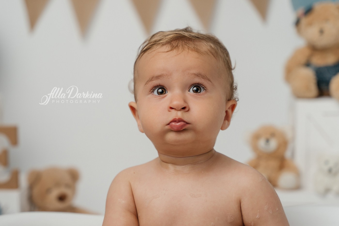 Cake smash session price guide. Newborn and family photographer. Hills District. Sydney
