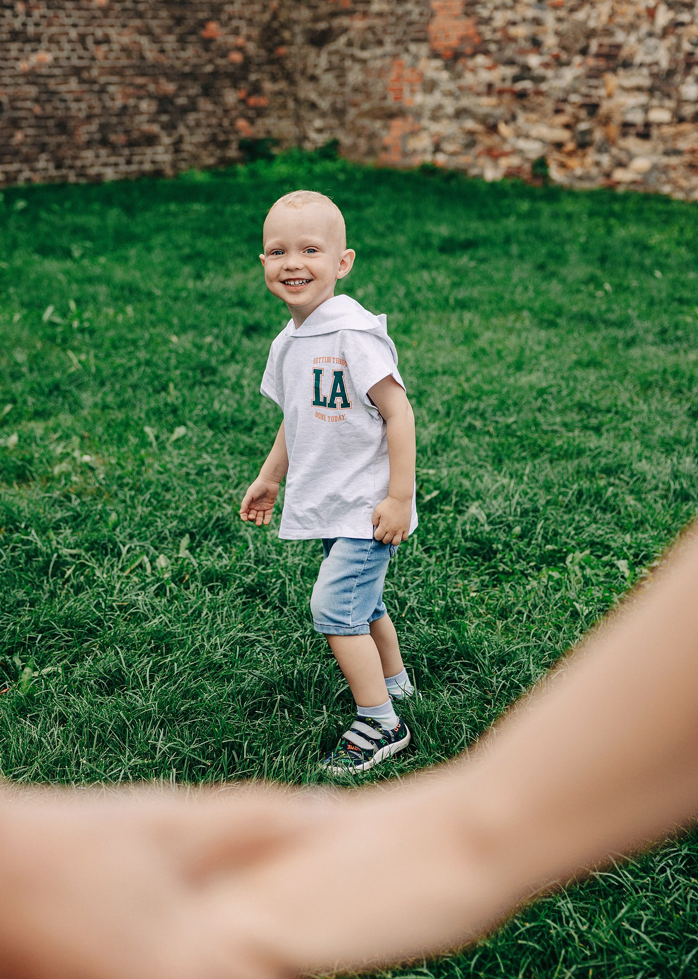 Таня, Андрей и Паша на прогулке. Family and wedding photographer in Prague Natalia Fedori