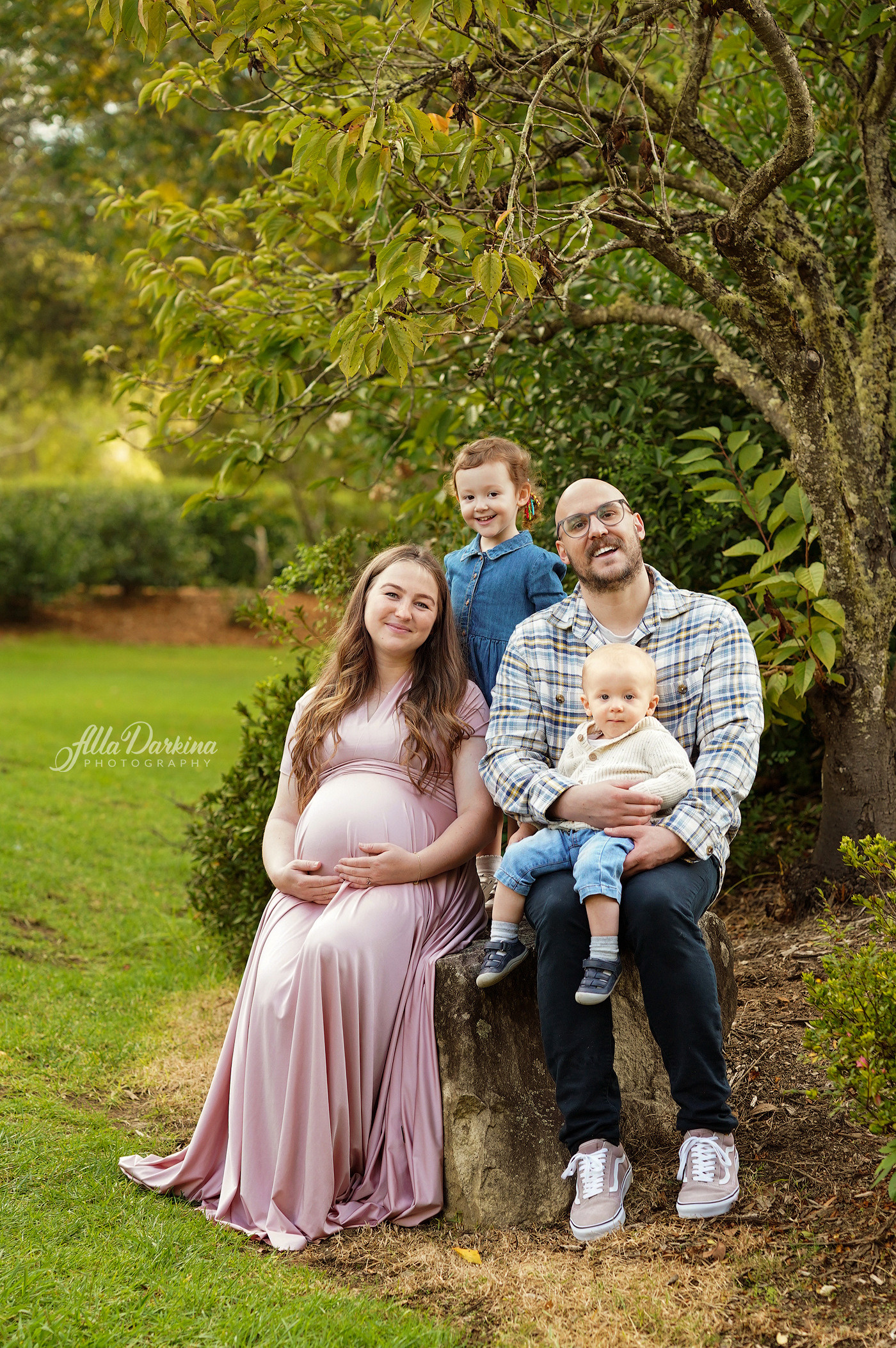 Maternity session session price guide. Newborn and family photographer. Hills District. Sydney