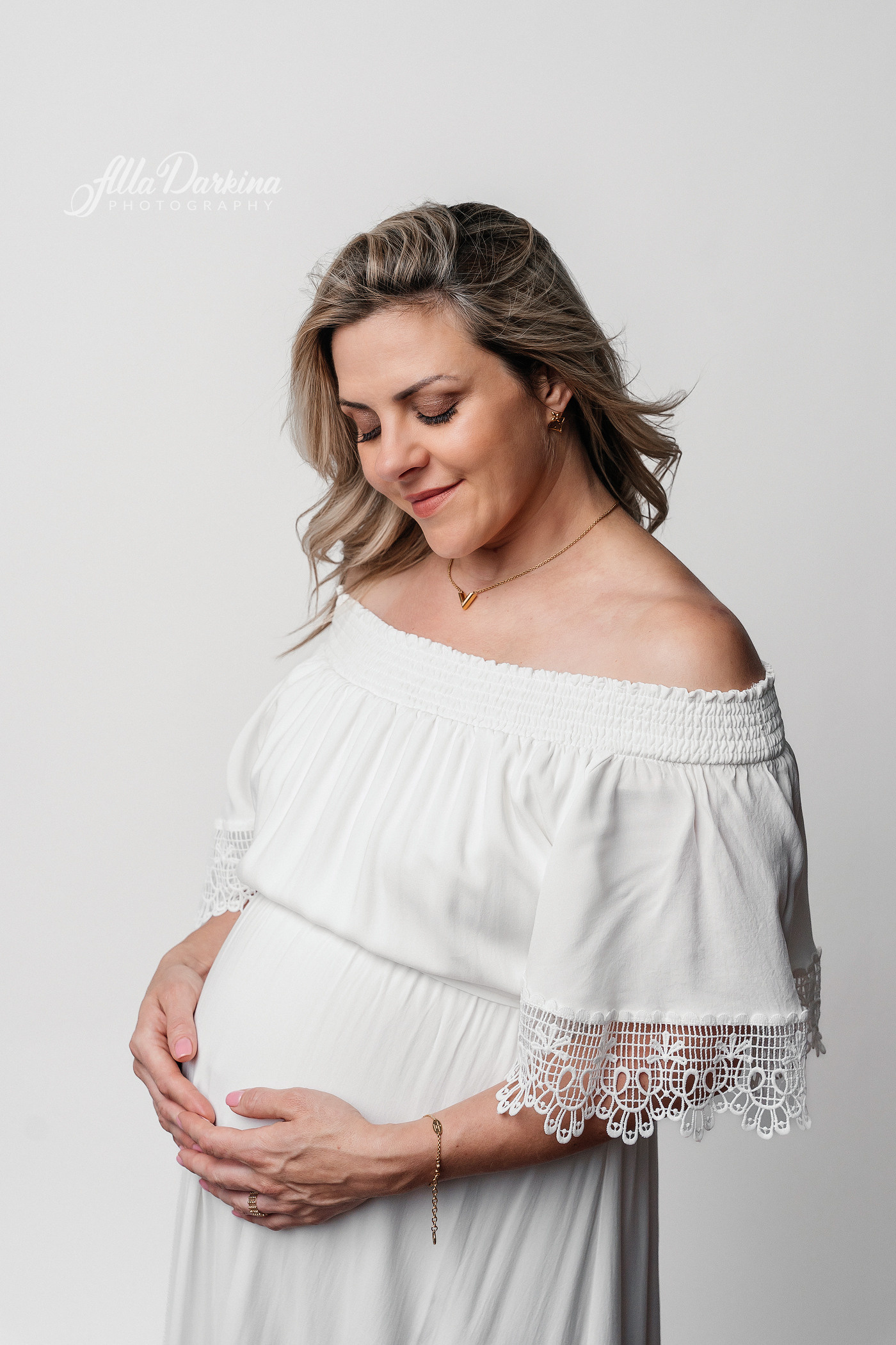 Maternity session session price guide. Newborn and family photographer. Hills District. Sydney
