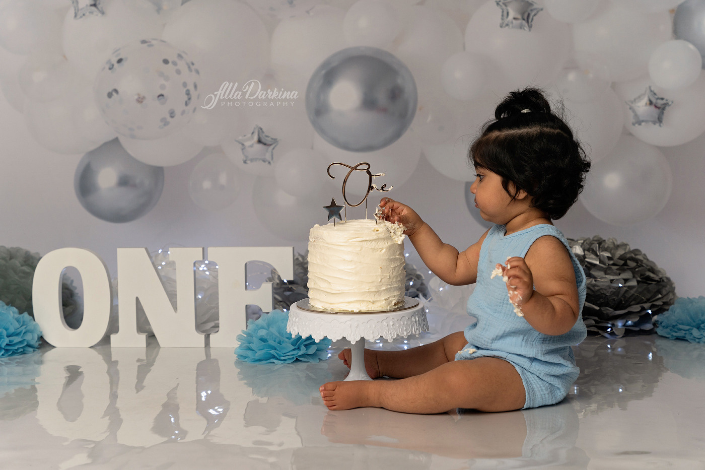 Cake smash session price guide. Newborn and family photographer. Hills District. Sydney