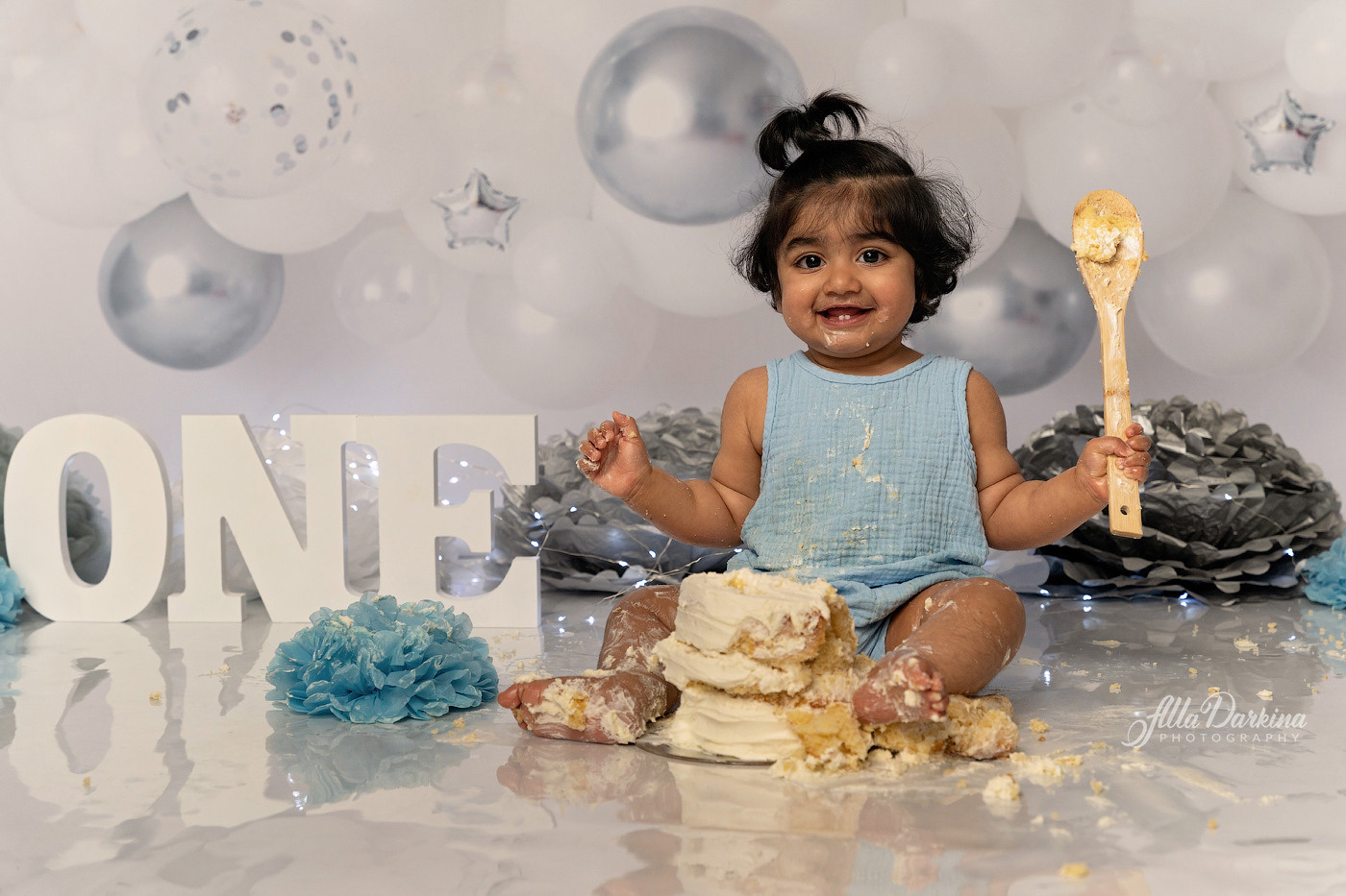 Cake smash session price guide. Newborn and family photographer. Hills District. Sydney