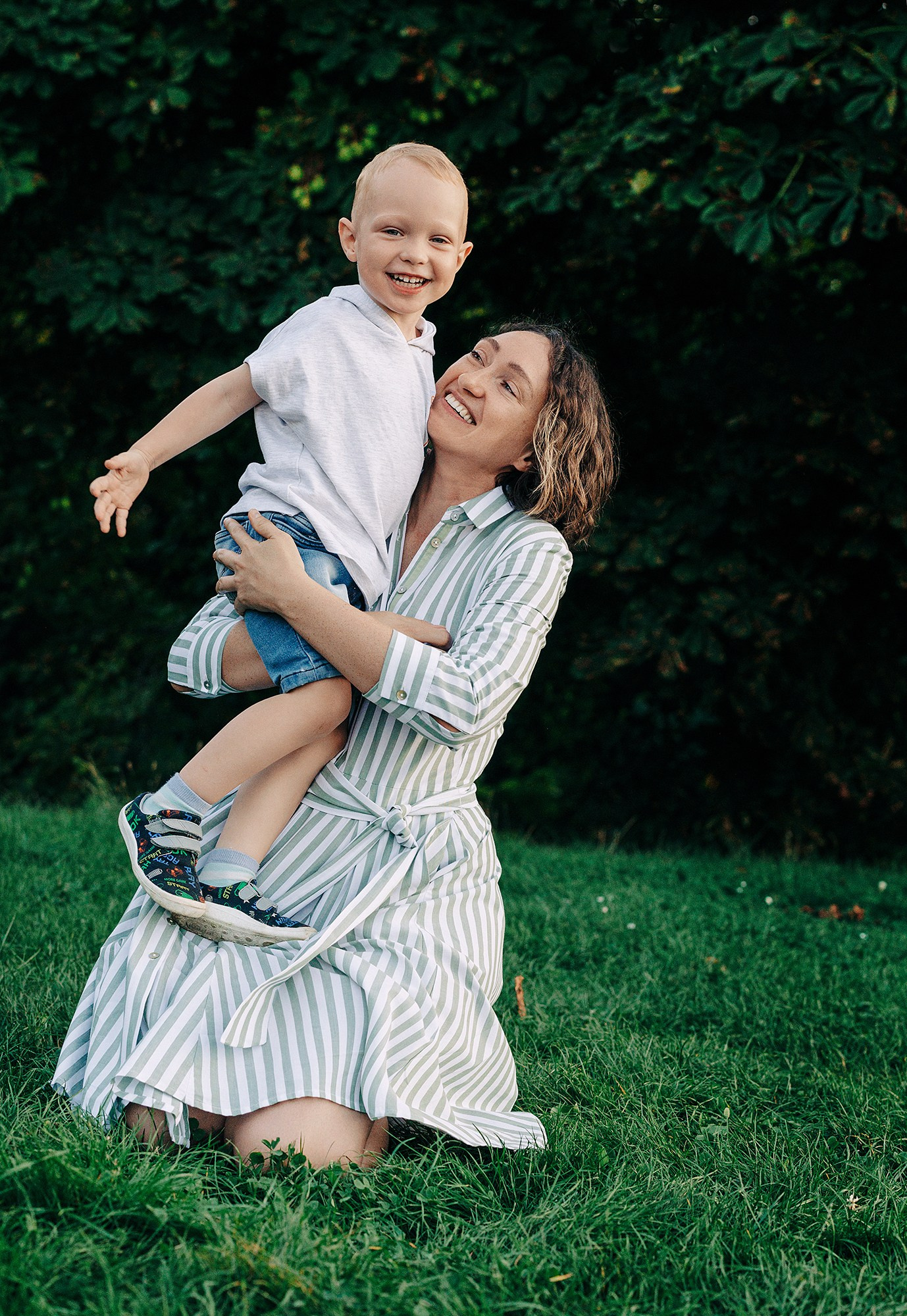 Таня, Андрей и Паша на прогулке. Family and wedding photographer in Prague Natalia Fedori