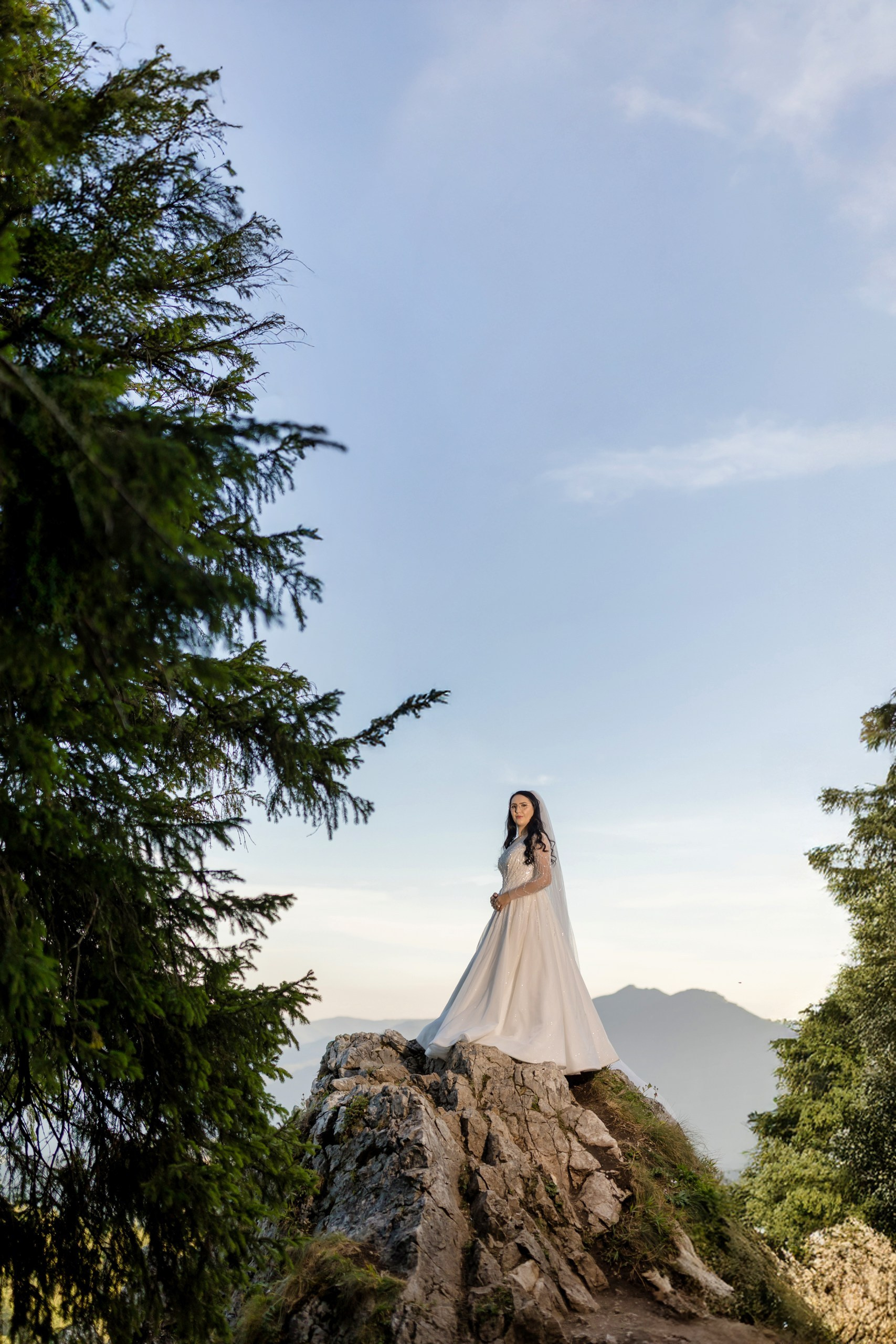 - nunta--fotograf-profesionist-botosani - fotografie-nunta-romantica - imagini-nunta-in-natura-alin-chirila-fotograf - fotografii-cuplu-indragostit-nunta-botosani - sedinta-foto-miri-andrei-iustina-alinofotostudio - amintiri-din-nunta-realizate-de-fotograf-profesionist - povestea-nuntii-andrei-si-iustina-in-imagini-alinofotostudio-fotograf evenimente- evenimente Botoșani -fotograf Suceava - fotograf Iași- servicii foto. servicii foto Botoșani. servicii foto video Botoșani. fotograf nunta. fotograf evenimente. fotograf nunta Botoșani. Alin chirila. Alin chirila fotograf. Alinofotostudio.- servicii foto. servicii foto Botoșani. servicii foto video Botoșani. fotograf nunta. fotograf evenimente. fotograf nunta Botoșani. Alin chirila. Alin chirila fotograf. Alinofotostudio.fotograf stare civilă,poze stare civilă,album foto stare civilă,servicii foto suceava,fotograf evenimente suceava,fotograf nuntă suceava,poze cununie civilă,ședință foto stare civilă,sesiune foto suceava,fotograf profesionist suceava,fotograf botosani,stare civila botosani,alinofotostudio,alin chirila fotograf.servicii foto. servicii foto Botoșani. servicii foto video Botoșani. fotograf nunta. fotograf evenimente. fotograf nunta Botoșani. Alin chirila. Alin chirila fotograf. Alinofotostudio.fotograf stare civilă,poze stare civilă,album foto stare civilă,servicii foto suceava,fotograf evenimente suceava,fotograf nuntă suceava,poze cununie civilă,ședință foto stare civilă,sesiune foto suceava,fotograf profesionist suceava,fotograf botosani,stare civila povestitor prin fotografiebotosani,alinofotostudio,alin chirila fotograf,servicii foto. servicii foto Botoșani. servicii foto video Botoșani. fotograf nunta. fotograf evenimente. fotograf nunta Botoșani. Alin chirila. Alin chirila fotograf. Alinofotostudio.fotograf stare civilă,poze stare civilă,album foto stare civilă,servicii foto suceava,fotograf evenimente suceava,fotograf nuntă suceava,poze cununie civilă,ședință foto stare civilă,sesiune foto suceava,fotograf profesionist suceava,fotograf botosani,stare civila botosani,alinofotostudio,alin chirila fotograf,cununie religioasă botoșani,andreea și neculai,capela militară botoșani,foto conacul zăicești,fotograf nuntă botoșani,fotograf cununie religioasă,foto evenimente botoșani,poze cununie capela militară,ședință foto zăicești,fotograf profesionist botoșaniMire și mireasă – Sergiu & Liliana – ziua nunții, 2024 - Emoții în ziua nunții – Sergiu și Liliana - Dansul mirilor – fotografie artistică nuntă 2024 - Sedinta foto romantică în natură – Sergiu & Liliana - Rochia de mireasă și detalii de nuntă elegan-Album de cununie civilă Florin și Anda – Fotografii profesionale realizate de Alin Chirilă în Botoșani -fotograf prin fotografie-Ședință foto Trash the Dress pe muntele Rarău cu Iulian și Iuliana – fotografie de cuplu, natură montană, emoție autentică surprinsă de Alin Chirilă, povestitor prin fotografie.- "Iulian și Iuliana pe crestele Rarăului – fotografie Trash the Dress în natură" - "Cuplu îmbrățișat la apus pe muntele Rarău – ședință foto după nuntă" - "Rochie de mireasă în vânt pe munte – Trash the Dress Rarău-1. Iulian și Iuliana pe muntele Rarău – ședință foto Trash the Dress în natură, cu peisaj montan spectaculos 2. Cuplu în îmbrățișare pe Rarău – emoție autentică surprinsă după nuntă 3. Rochie de mireasă în bătaia vântului – fotografie artistică Trash the Dress în munți 4. Mire și mireasă privind spre orizont – dragoste și libertate pe muntele Rarău 5. Iuliana zâmbind în rochia de mireasă – portret în natură, Trash the Dress 6. Iulian ținându-și mireasa de mână – ședință foto romantică pe munte 7. Detaliu cu rochia pe stâncă – estetică naturală Trash the Dress Rarău 8. Cuplu în mers pe poteca Rarăului – fotografie simbolică de după nuntă 9. Apus de soare pe Rarău în spatele mirilor – imagine de poveste Trash the Dress 10. Iulian și Iuliana râzând împreună – momente autentice surprinse de Alin Chirilă, povestitor prin fotografie