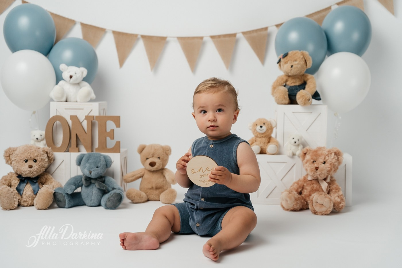 Cake smash session price guide. Newborn and family photographer. Hills District. Sydney