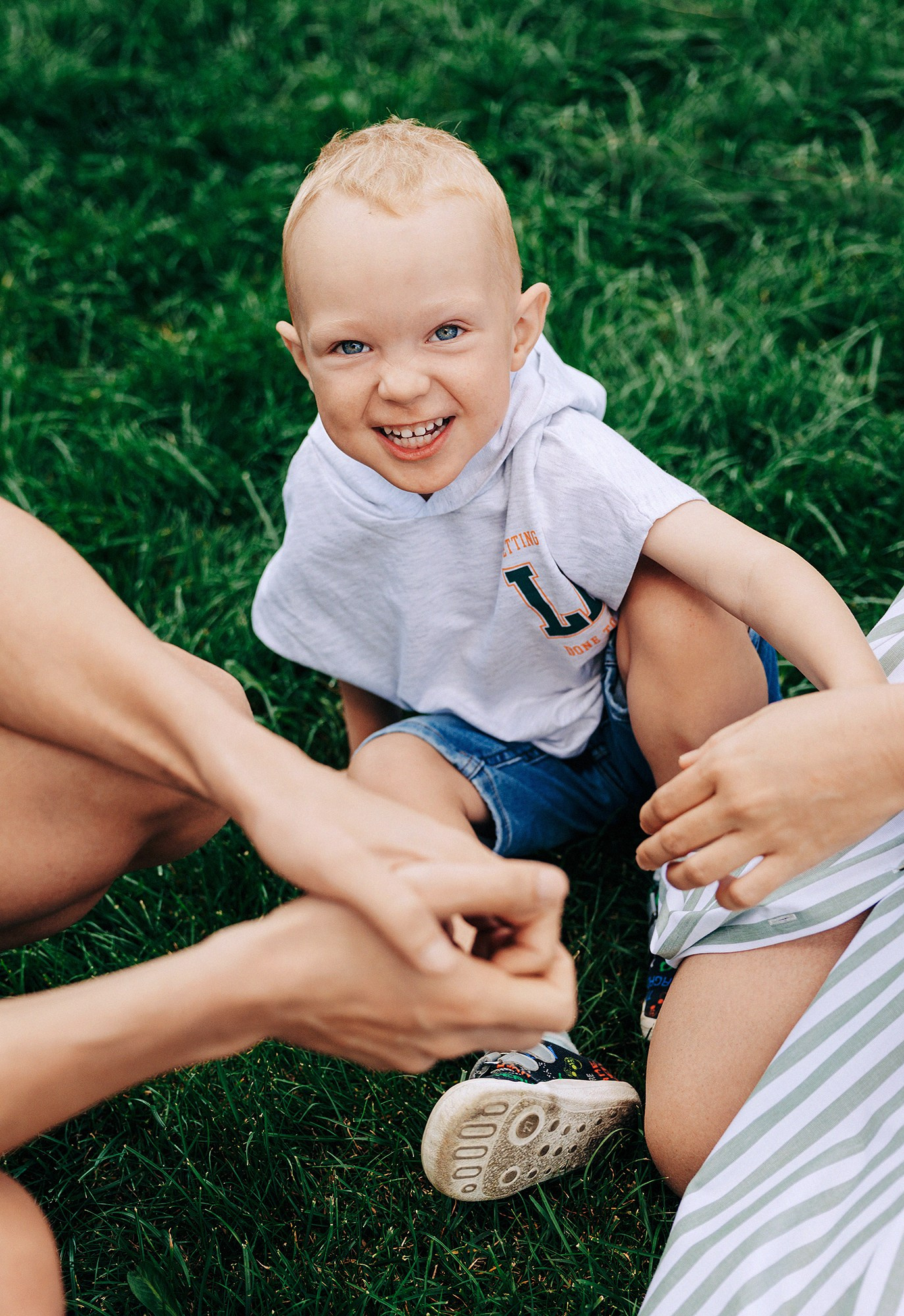 Таня, Андрей и Паша на прогулке. Family and wedding photographer in Prague Natalia Fedori