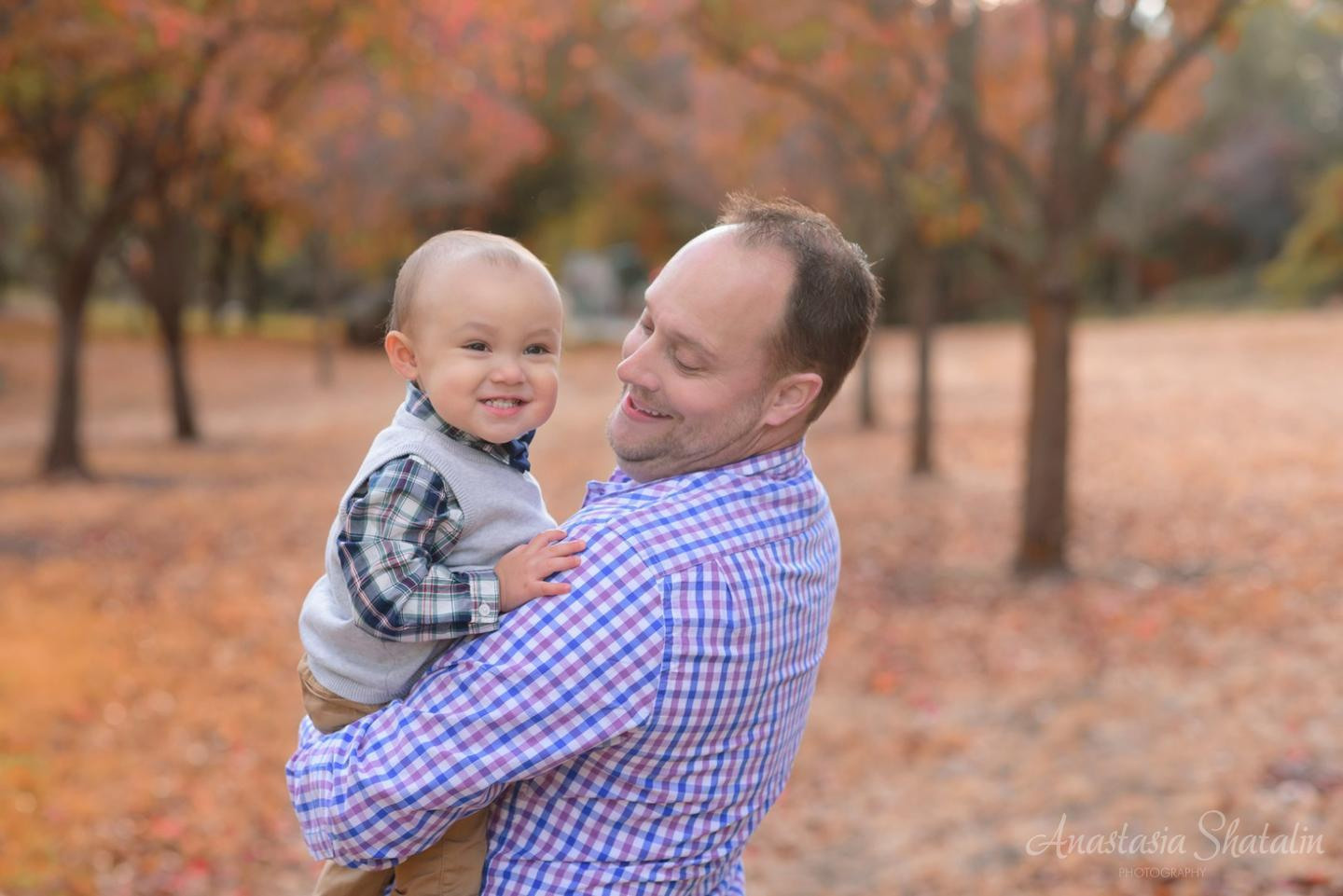 Outdoor fall family photographer Rocklin, CA. Family photographer in Roseville, Rocklin, Folsom, Sacramento