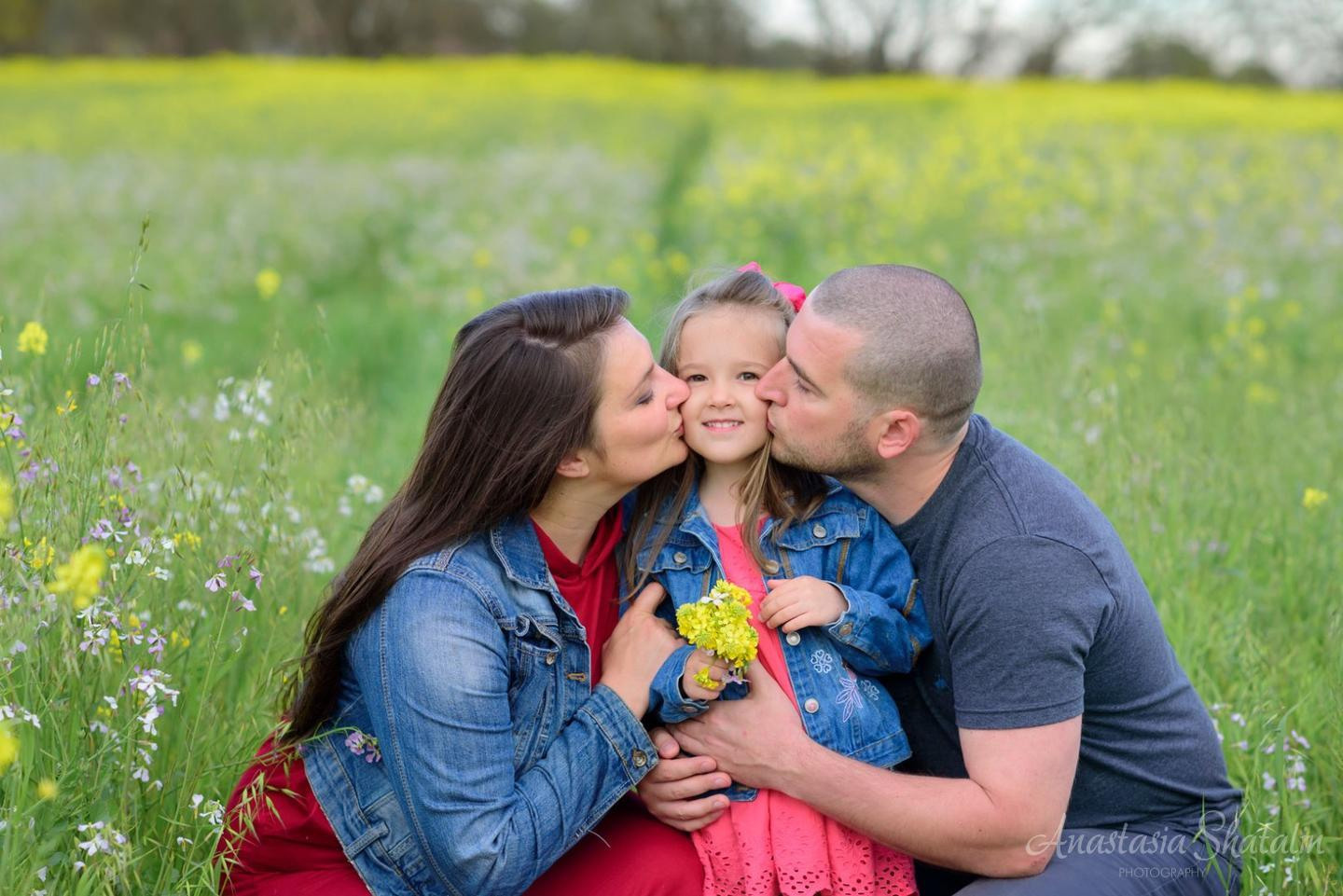 Photo shoot in the field with yellow flowers in Sacramento area. Family photographer in Roseville, Rocklin, Folsom, Sacramento
