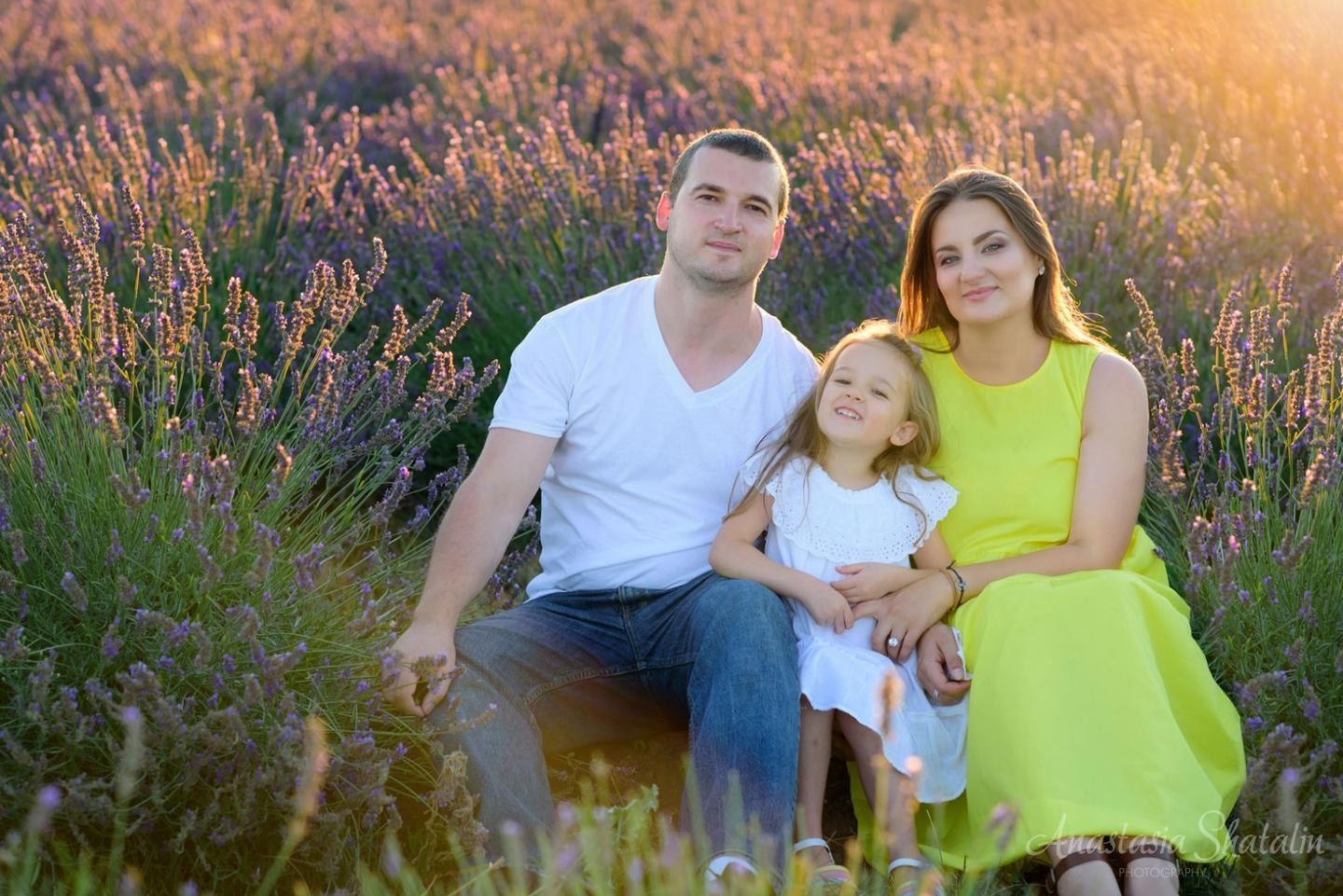 Lavender field photo shoot near Sacramento. Family photographer in Roseville, Rocklin, Folsom, Sacramento