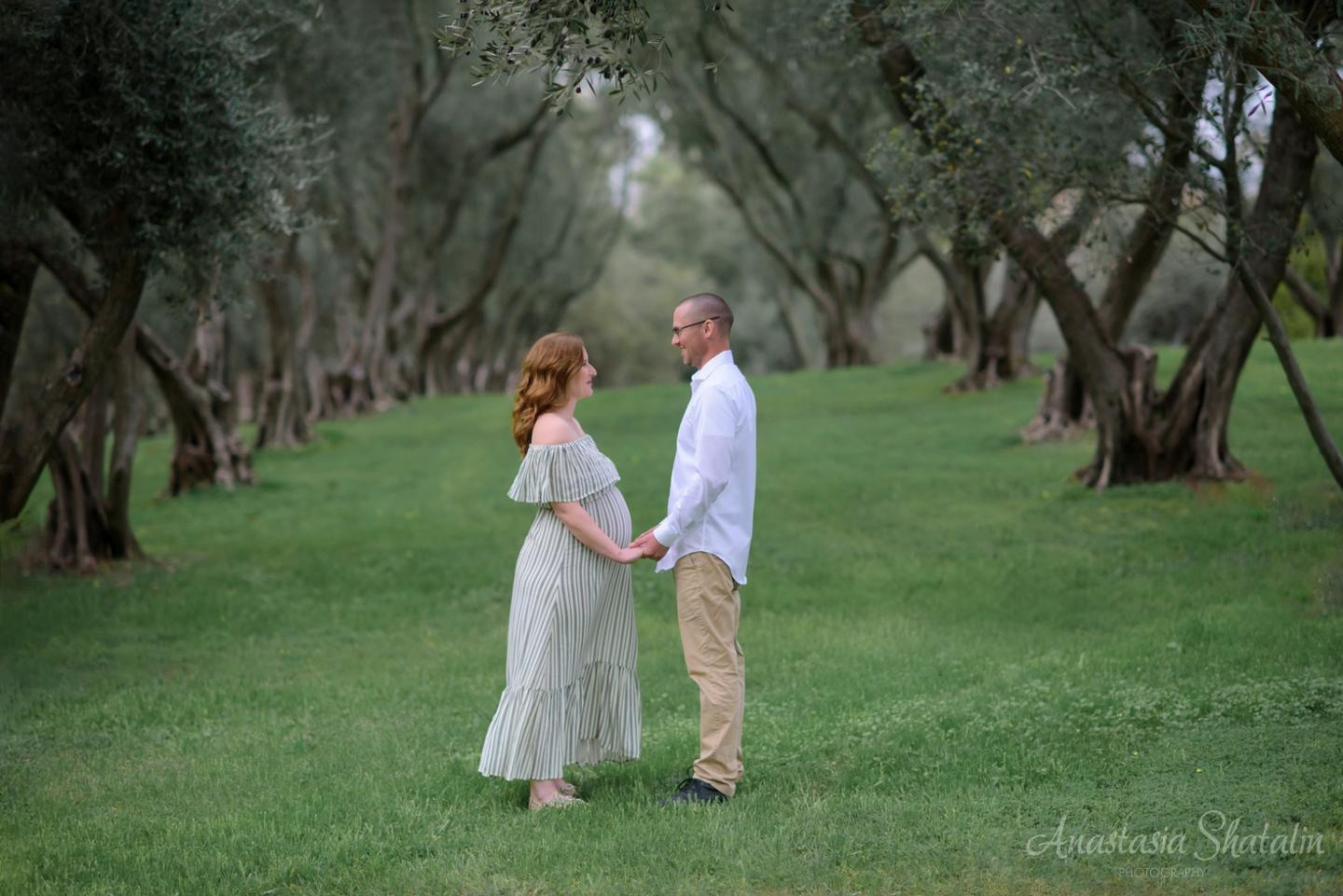 Maternity outdoor photography Carmichael, Fair oaks, Ranco Cordova. Family photographer in Roseville, Rocklin, Folsom, Sacramento