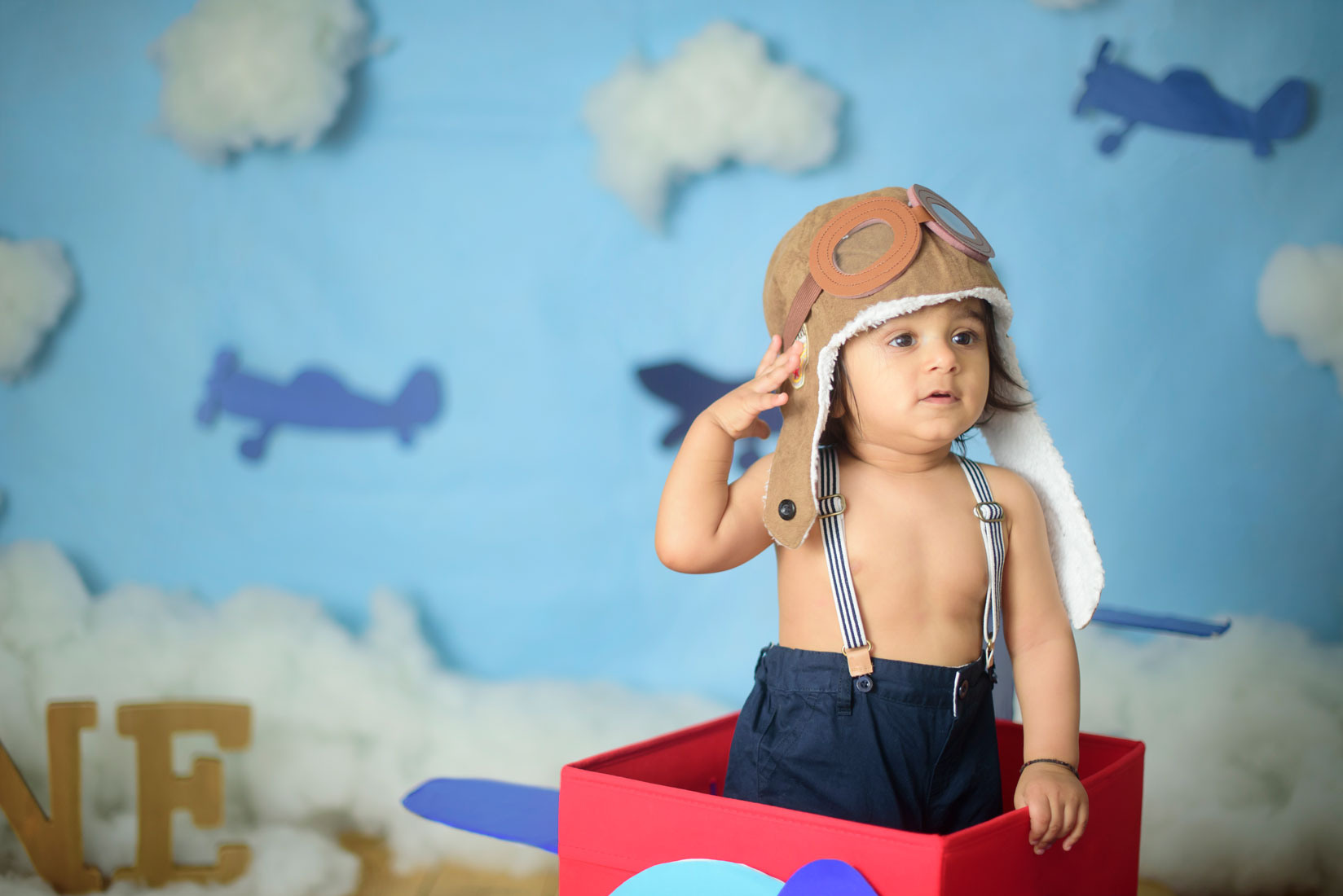 Vintage airplane cake smash session created by Rocklin photographer. Family photographer in Roseville, Rocklin, Folsom, Sacramento