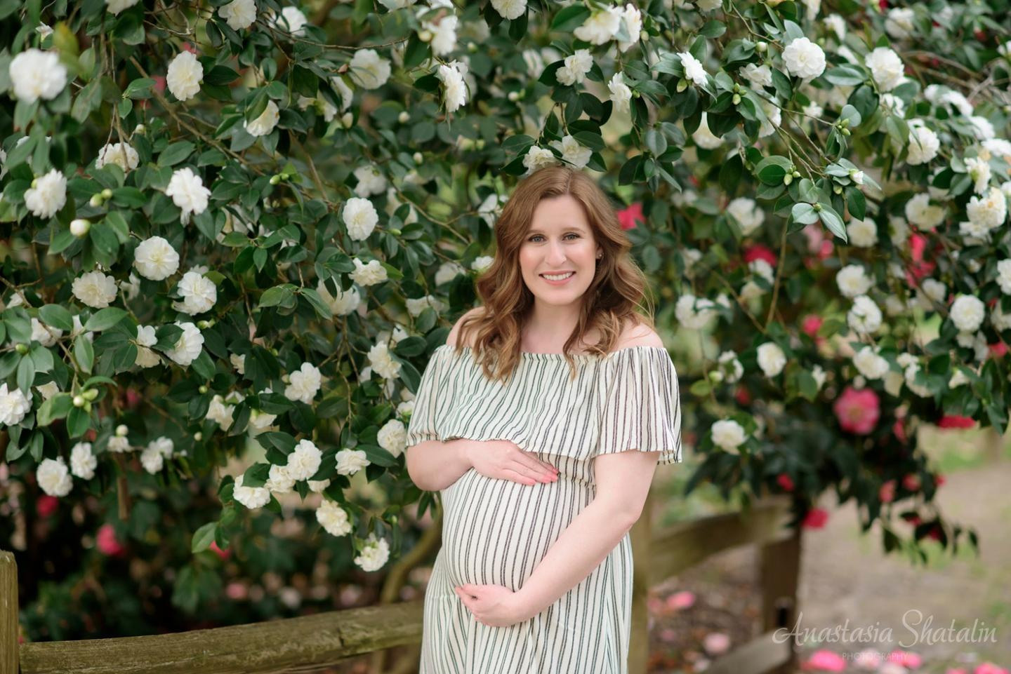 Maternity outdoor photography Carmichael, Fair oaks, Ranco Cordova. Family photographer in Roseville, Rocklin, Folsom, Sacramento