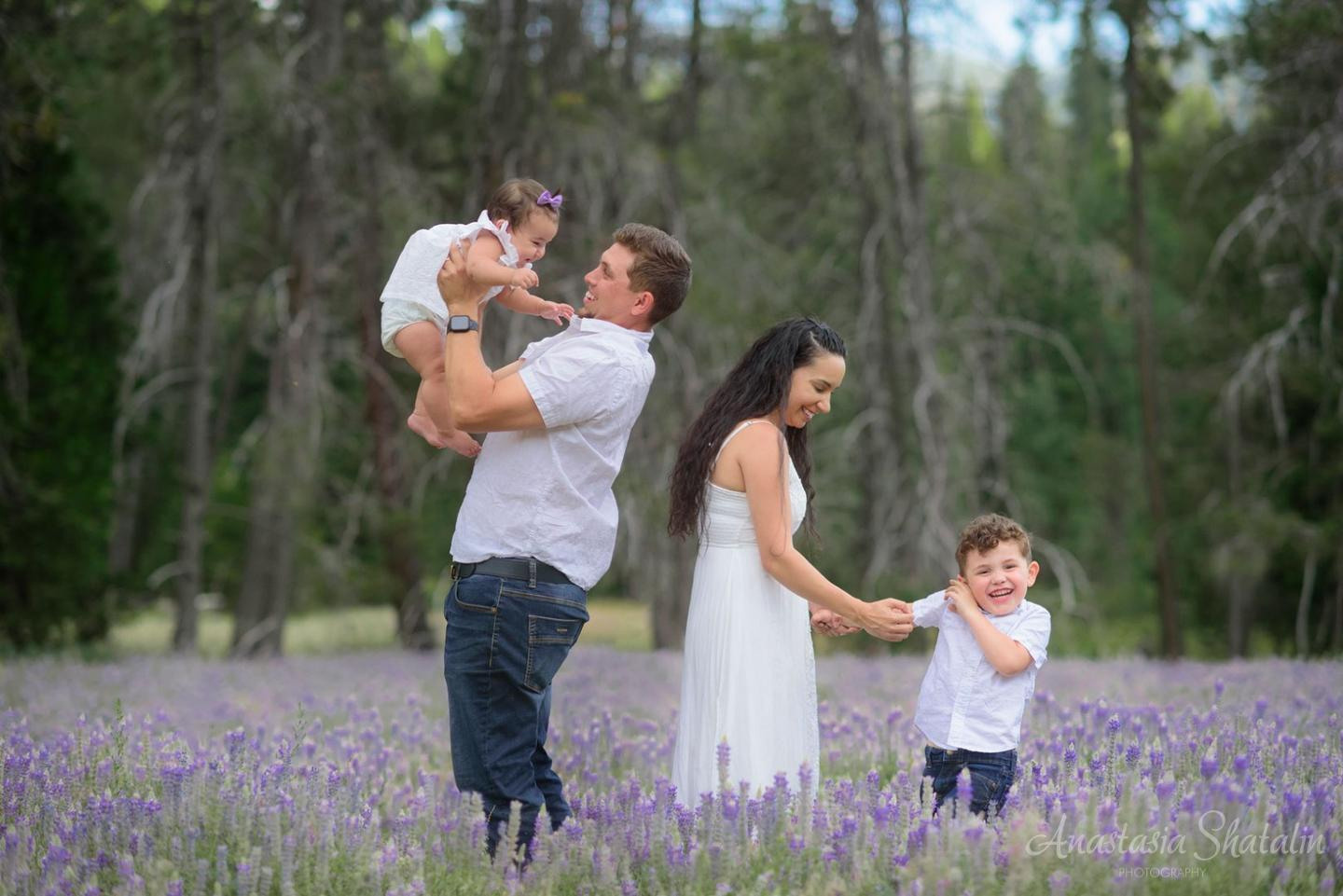 Family outdoor portraits lake Tahoe. Family photographer in Roseville, Rocklin, Folsom, Sacramento