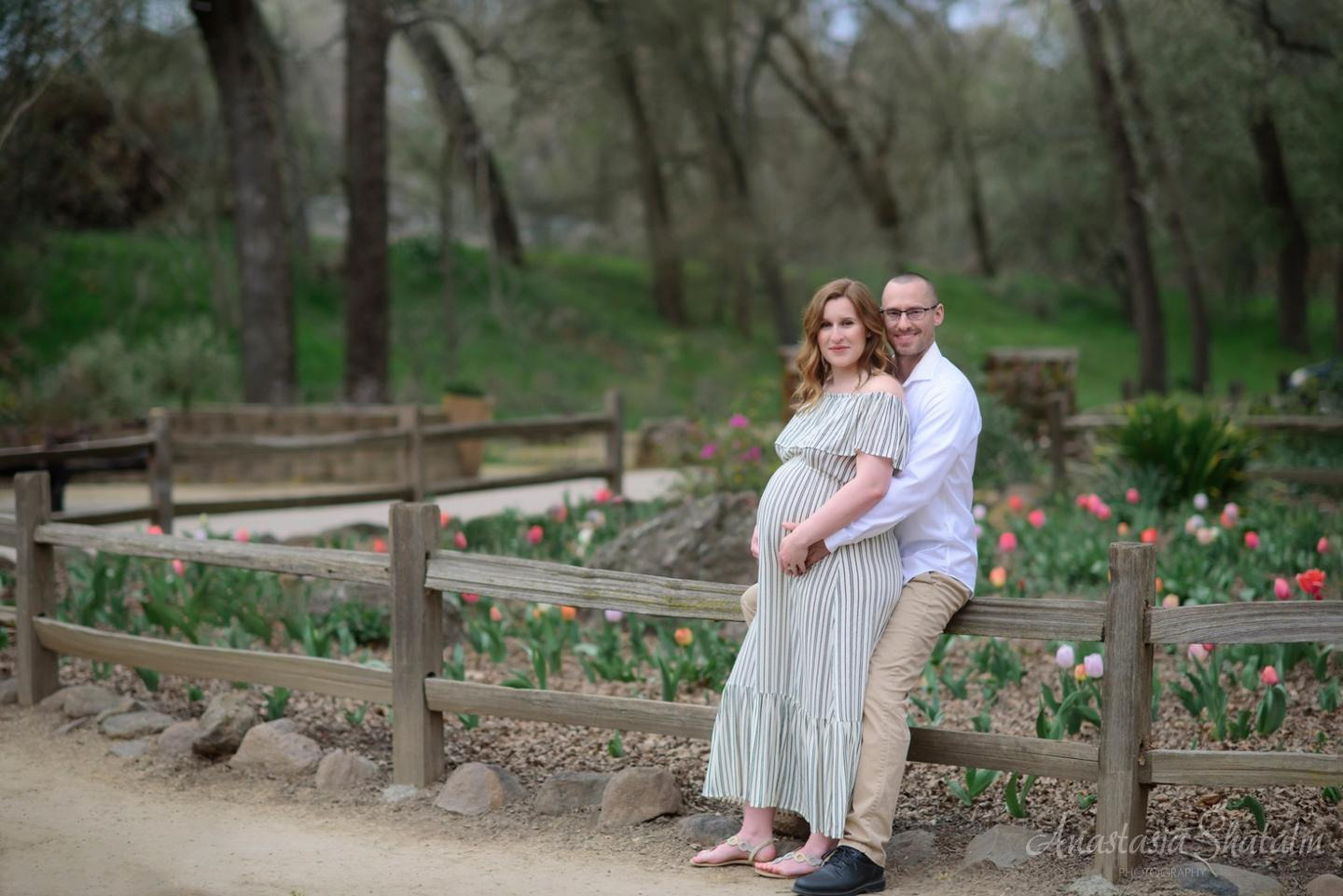 Maternity outdoor photography Carmichael, Fair oaks, Ranco Cordova. Family photographer in Roseville, Rocklin, Folsom, Sacramento