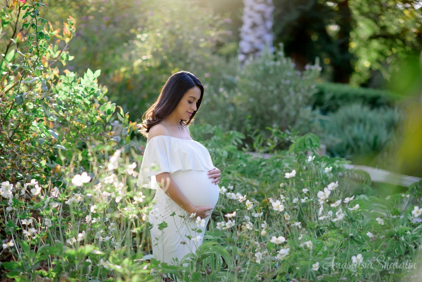 Pregnancy family photoshoot in Sacramento. Family photographer in Roseville, Rocklin, Folsom, Sacramento