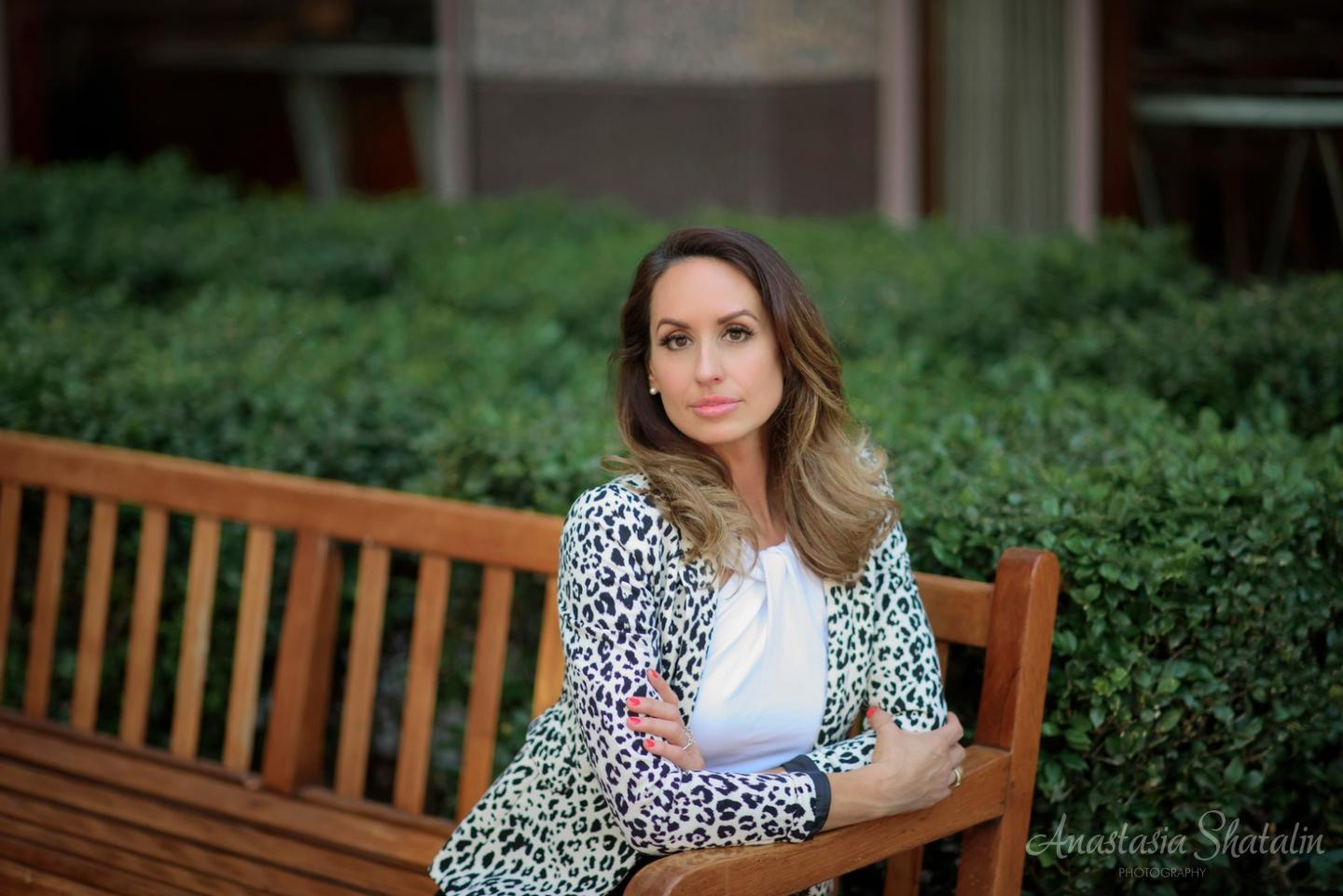 Business headshot photographer Rocklin, Sacramento, Roseville. Family photographer in Roseville, Rocklin, Folsom, Sacramento