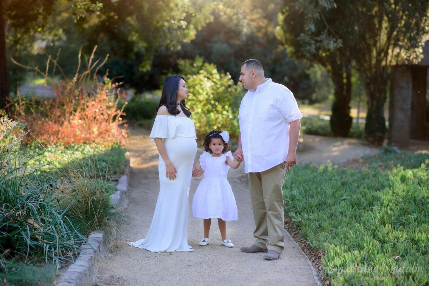 Pregnancy family photoshoot in Sacramento. Family photographer in Roseville, Rocklin, Folsom, Sacramento