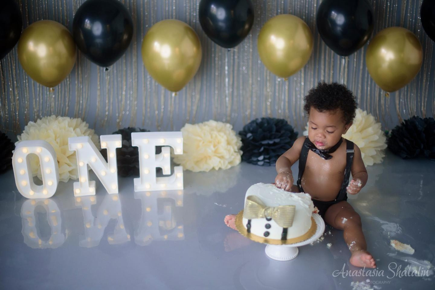 Mr Onederful cake smash 1st birthday photography Rocklin. Family photographer in Roseville, Rocklin, Folsom, Sacramento