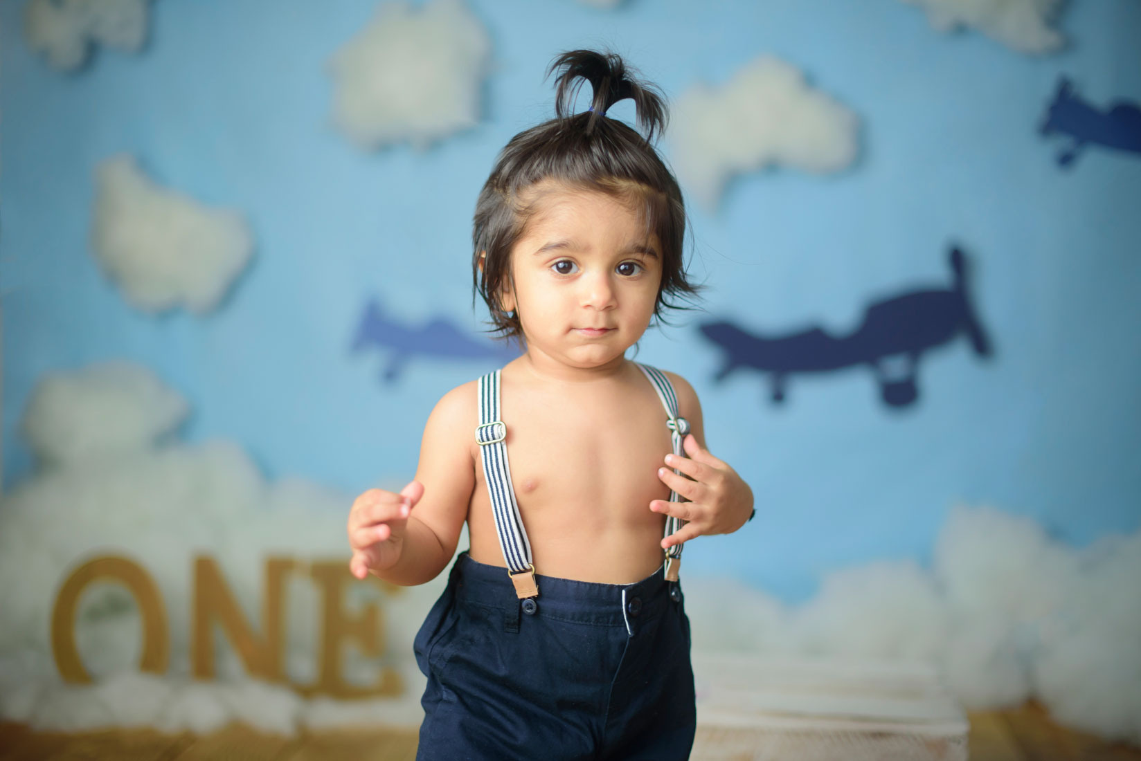Vintage airplane cake smash session created by Rocklin photographer. Family photographer in Roseville, Rocklin, Folsom, Sacramento