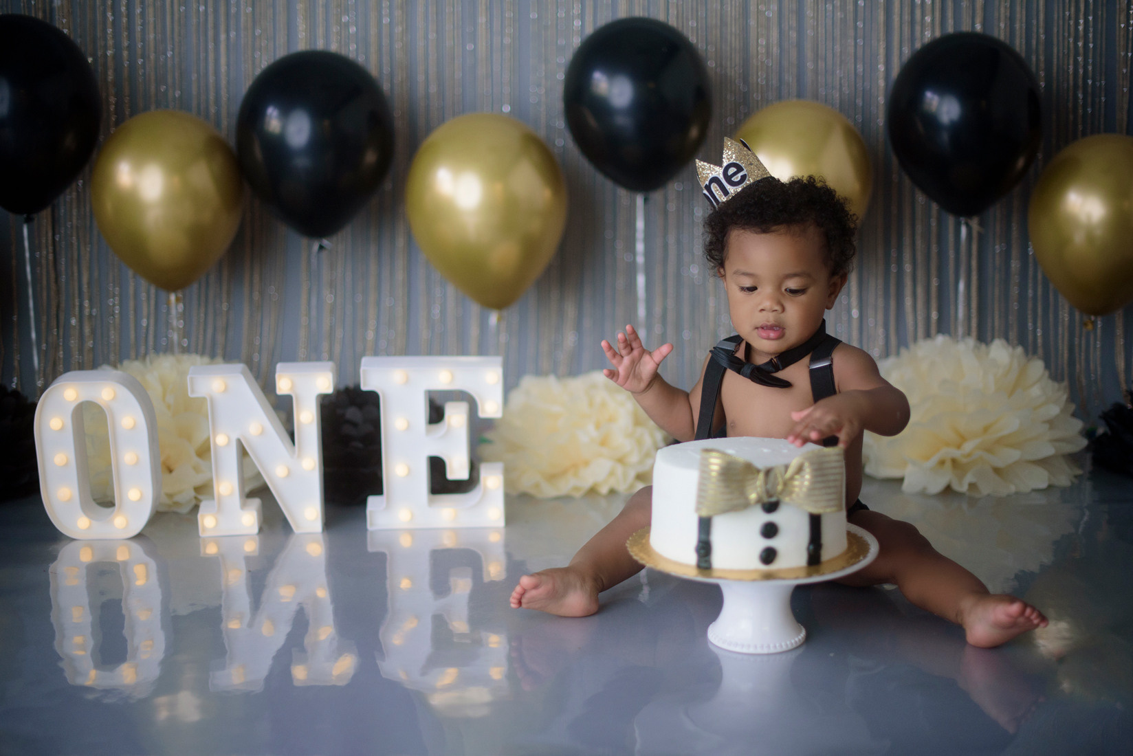 Mr Onederful cake smash 1st birthday photography Rocklin. Family photographer in Roseville, Rocklin, Folsom, Sacramento