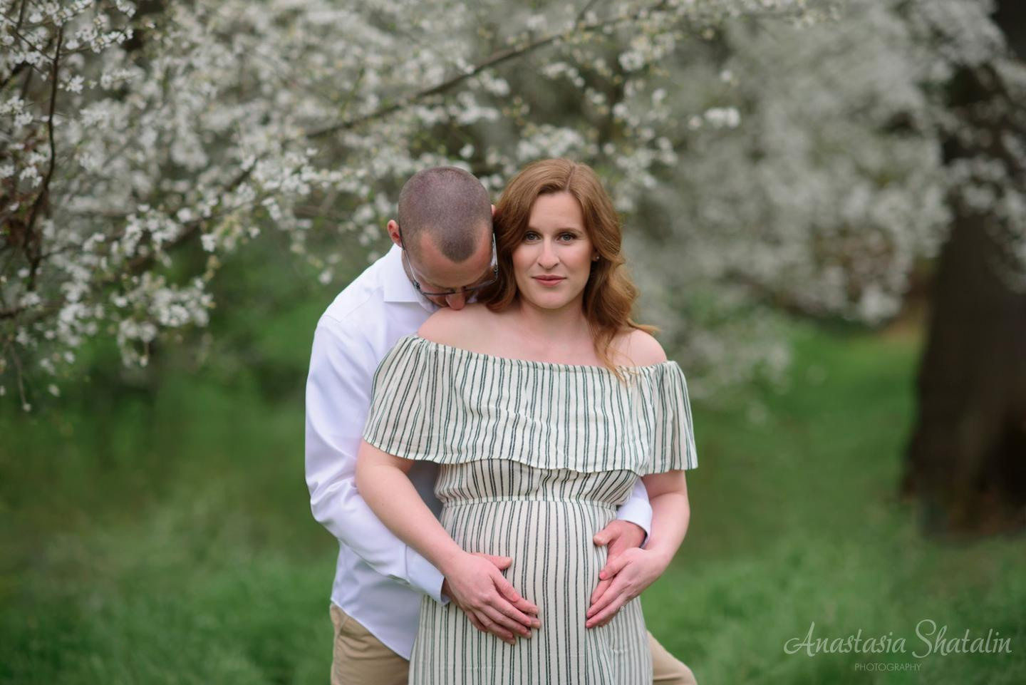 Maternity outdoor photography Carmichael, Fair oaks, Ranco Cordova. Family photographer in Roseville, Rocklin, Folsom, Sacramento