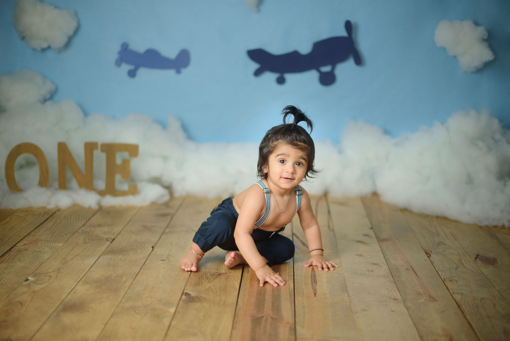 Vintage airplane cake smash session created by Rocklin photographer. Family photographer in Roseville, Rocklin, Folsom, Sacramento
