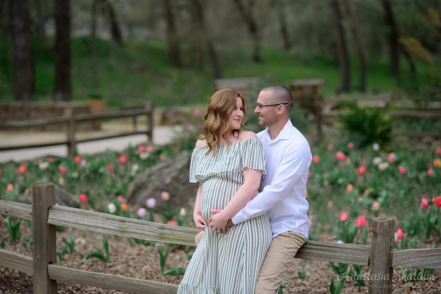 Maternity outdoor photography Carmichael, Fair oaks, Ranco Cordova. Family photographer in Roseville, Rocklin, Folsom, Sacramento