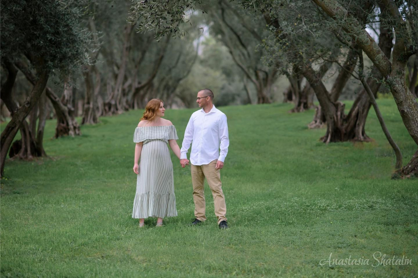 Maternity outdoor photography Carmichael, Fair oaks, Ranco Cordova. Family photographer in Roseville, Rocklin, Folsom, Sacramento