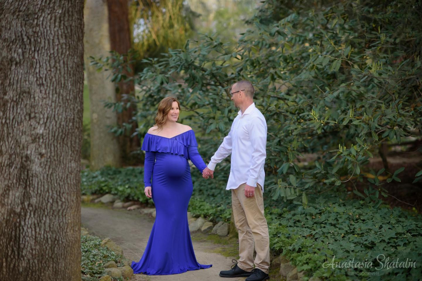 Maternity outdoor photography Carmichael, Fair oaks, Ranco Cordova. Family photographer in Roseville, Rocklin, Folsom, Sacramento