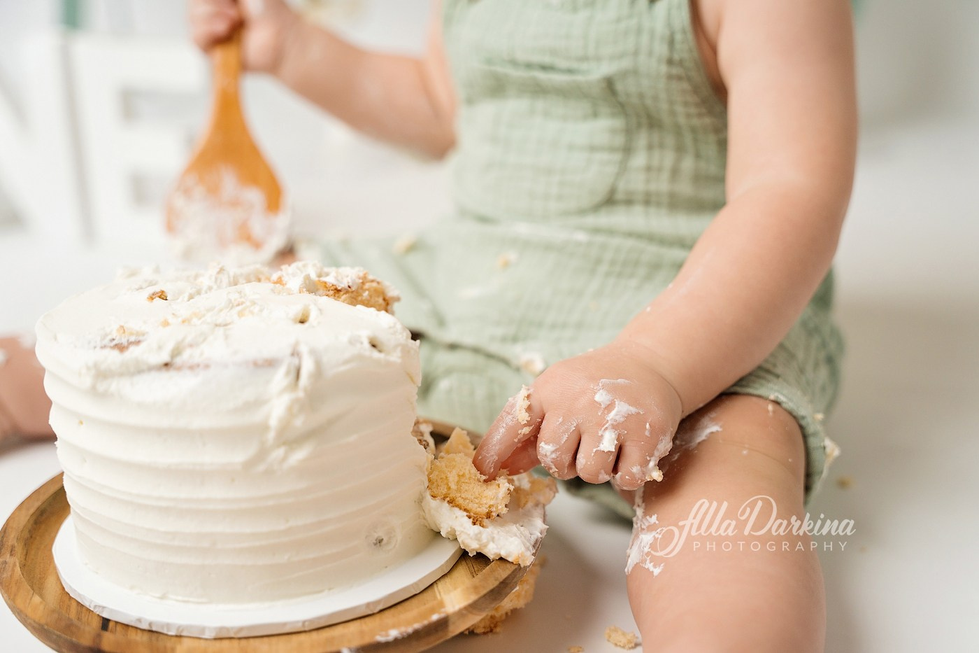 Cake smash session price guide. Newborn and family photographer. Hills District. Sydney