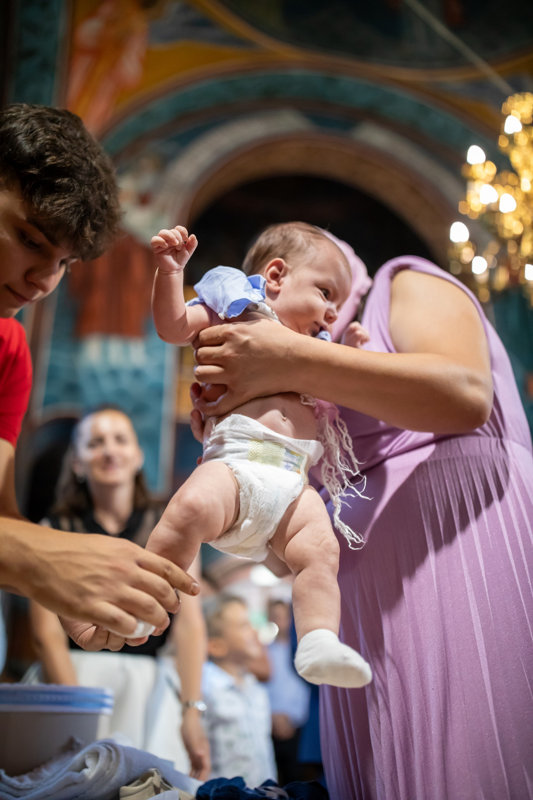 fotograf botez , fotografie botez Botoșani, fotograf Alin Chirilă, amintiri botez, fotografii botez, botez Miruna Parascheva, fotograf copii, fotografie botez în Botoșani-alt="botez , fotografie botez Alin Chirilă, amintiri botez, fotografii emoționante botez Botoșani"-- fotografii-botez-bebelus- amintiri-botez-micuț- moment-sfânt-crestinare- fotografie-emotionanta-botez- detalii-botez-bebelusi- parinti-fericiti-la-botez- fotograf-botez-profesionist- botez-in-biserica-ortodoxa- micuț-botezat-cu-emoție- zâmbete-și-lacrimi-la-botez- bebeluș-la-cristelniță- decor-botez-colorat- botez-cu-dragoste-și-credință- emotie-pura-la-botez- fotograf-botez-botosani- botez-iasi-suceava-fotograf- amintiri-nepretuite-botez-- Preotul ținându-l pe micuțul Mathias Gabriel la botez, în biserica Înălțarea Domnului, Copălău - Detalii de la botezul lui Mathias – lumânare, trusou și icoană - Familia lui Mathias Gabriel alături de micuț, în ziua botezului - Portret emoționant cu mama și bebelușul în brațe, în biserică,fotograf profesionist evenimente Botoșani, Iași, Suceava, Fălticeni, Bacău, Pașcani, Roman - AlinoFotoStudio by Alin Chirilă - servicii foto nuntă, botez, cununie, ședințe foto creative, albume personalizate, fotografii emoționante și calitative pentru cele mai importante momente din viață,fotograf nuntă Botoșani Alin Chirilă, ședință foto botez Iași - AlinoFotoStudio, servicii fotograf profesionist evenimente Suceava, fotograf cununie civilă Fălticeni - Alin Chirilă, album foto nuntă personalizat Bacău.“Bebeluș botezat în biserică, ținut în brațe de nași” • “Detaliu cu lumânarea de botez decorată cu flori albe” • “Părinți emoționați alături de copilul lor la ceremonia de botez” • “Masa festivă de botez cu decor tematic și tort personalizat” • “Momentul în care preotul toarnă apă sfințită pe fruntea bebelușului” “Bebeluș în rochie albă de botez, zâmbind în brațele mamei” • “Detaliu cu cruciulița de botez așezată pe o pernă de satin” • “Părinți și nași aprinzând lumânările în timpul ceremoniei de botez” • “Tort de botez decorat cu figurine tematice și numele copilului” • “Copil botezat dormind liniștit în pătuțul decorat festiv” • “Momentul în care preotul binecuvântează copilul în fața altarului” • “Invitați adunându-se în jurul mesei festive la petrecerea de botez” • “Bebeluș ținând în mână o jucărie personalizată primită la botez” • “Familie fericită pozând împreună după ceremonia de botez” • “Decor tematic cu baloane și flori la locația petrecerii de botez” fotograf Botoșani fotograf evenimente fotograf botez Alin Chirila fotograf alinofotostudio.fotograf botez Amelis Maria, fotografie botez Botoșani, fotograf Alin Chirilă, amintiri botez, fotografii botez, botez Amelis Maria, fotograf copii, fotografie botez în Botoșani,