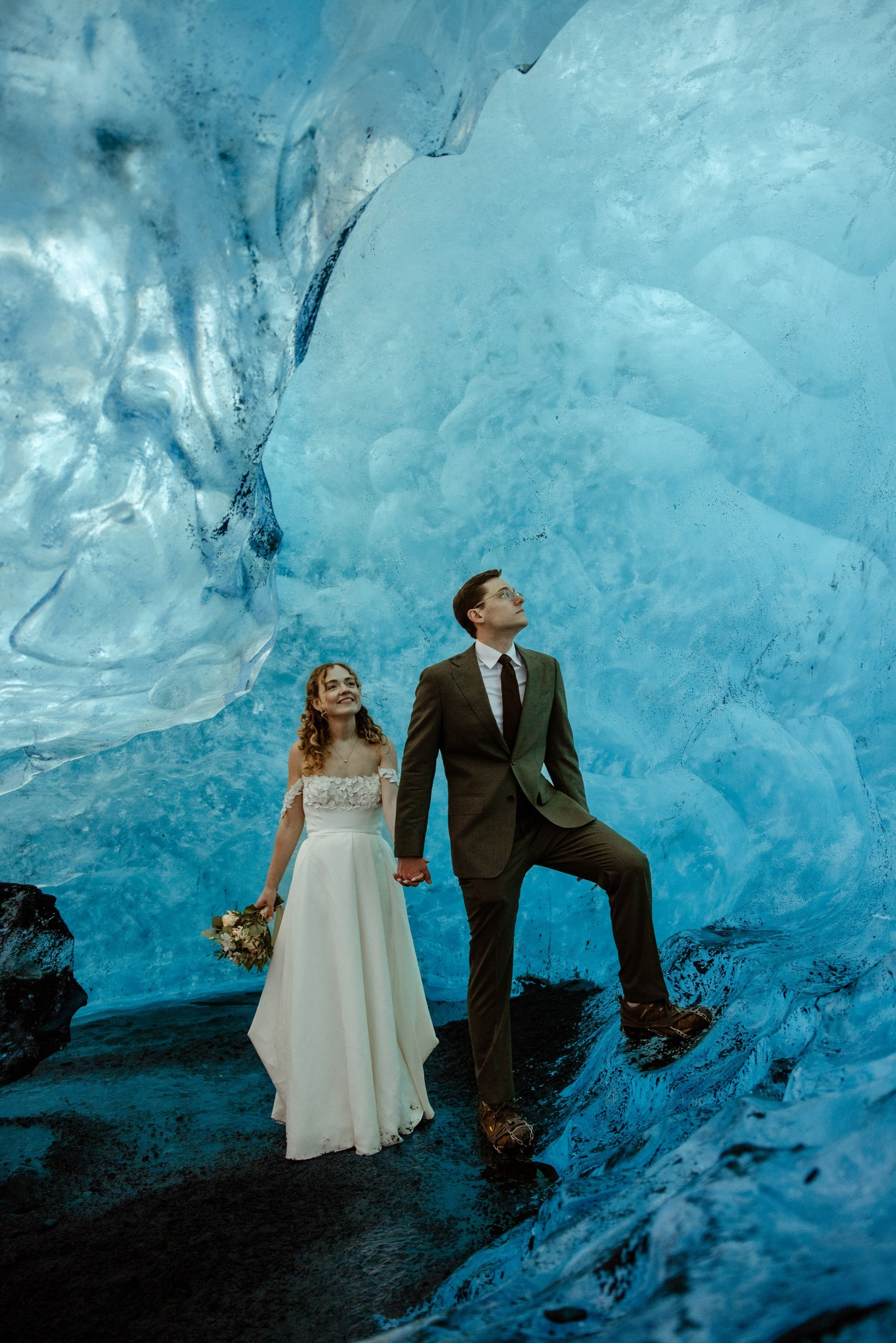 What to pack for Iceland elopement: ultimate Iceland elopement packing list. Iceland elopement photo and video | Nikolaichik Photo