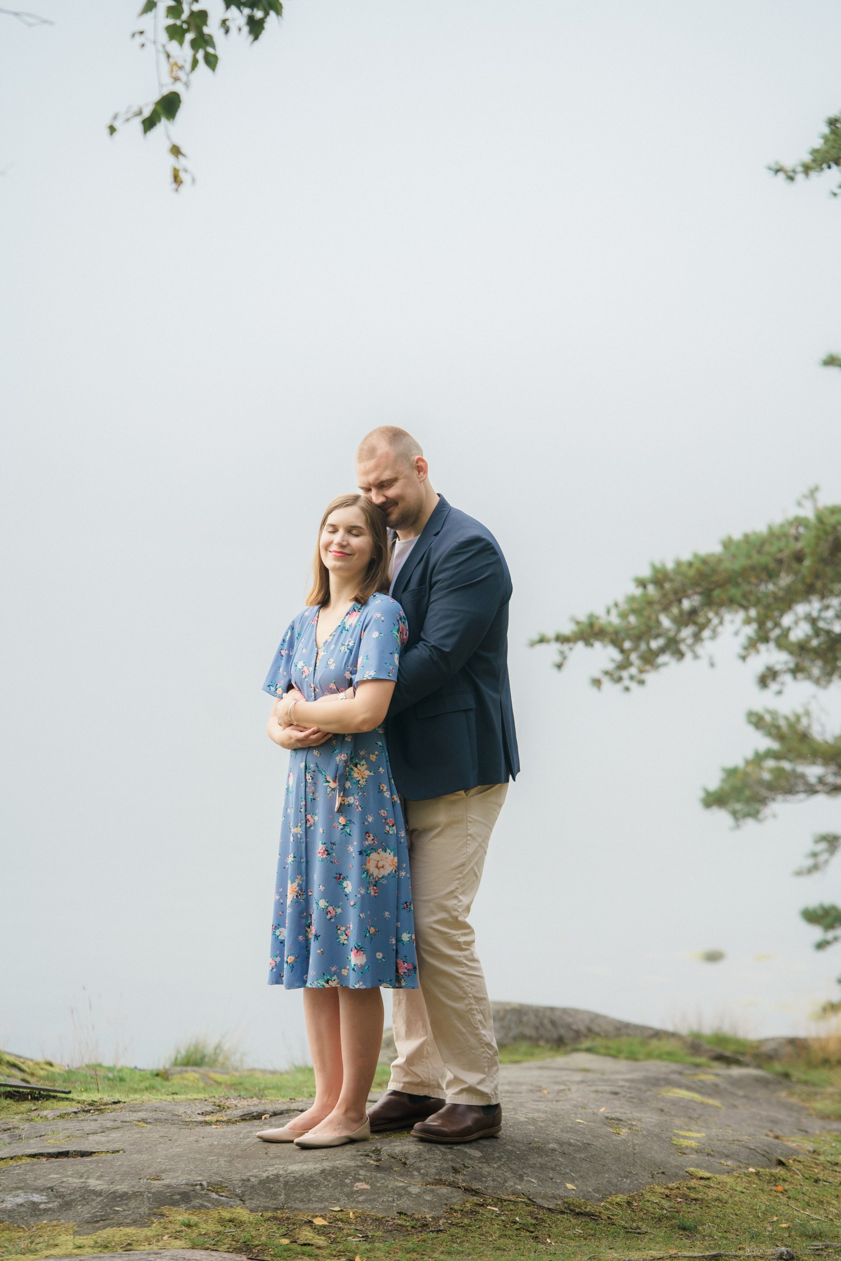 Perhekuvaus sumuisella säällä Tullisaaressa